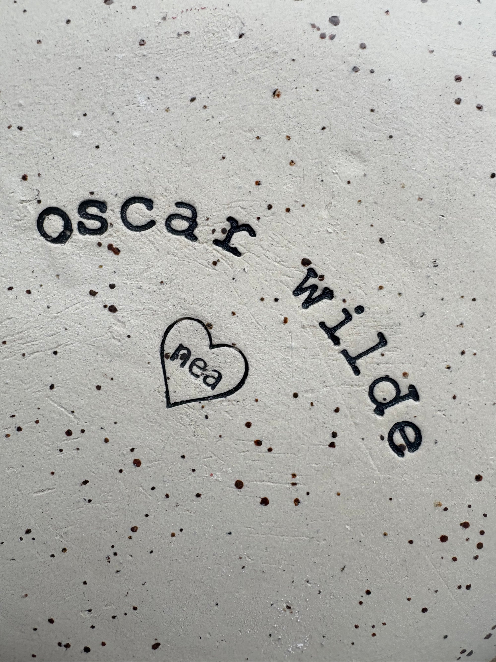 Oscar Wilde "after a good dinner, one can forgive anybody, even one's relatives" bowl