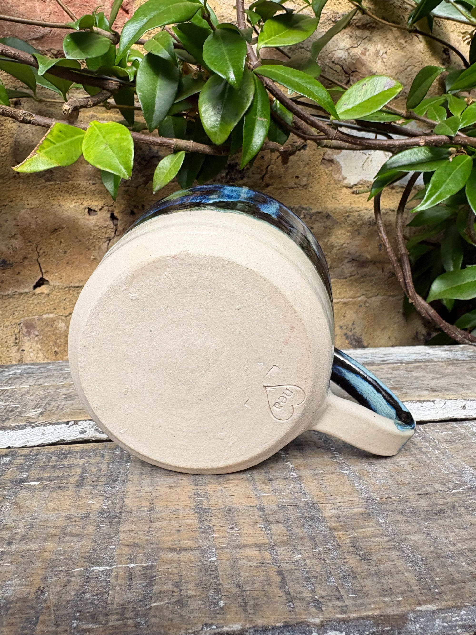"ew people" mug (black shore)