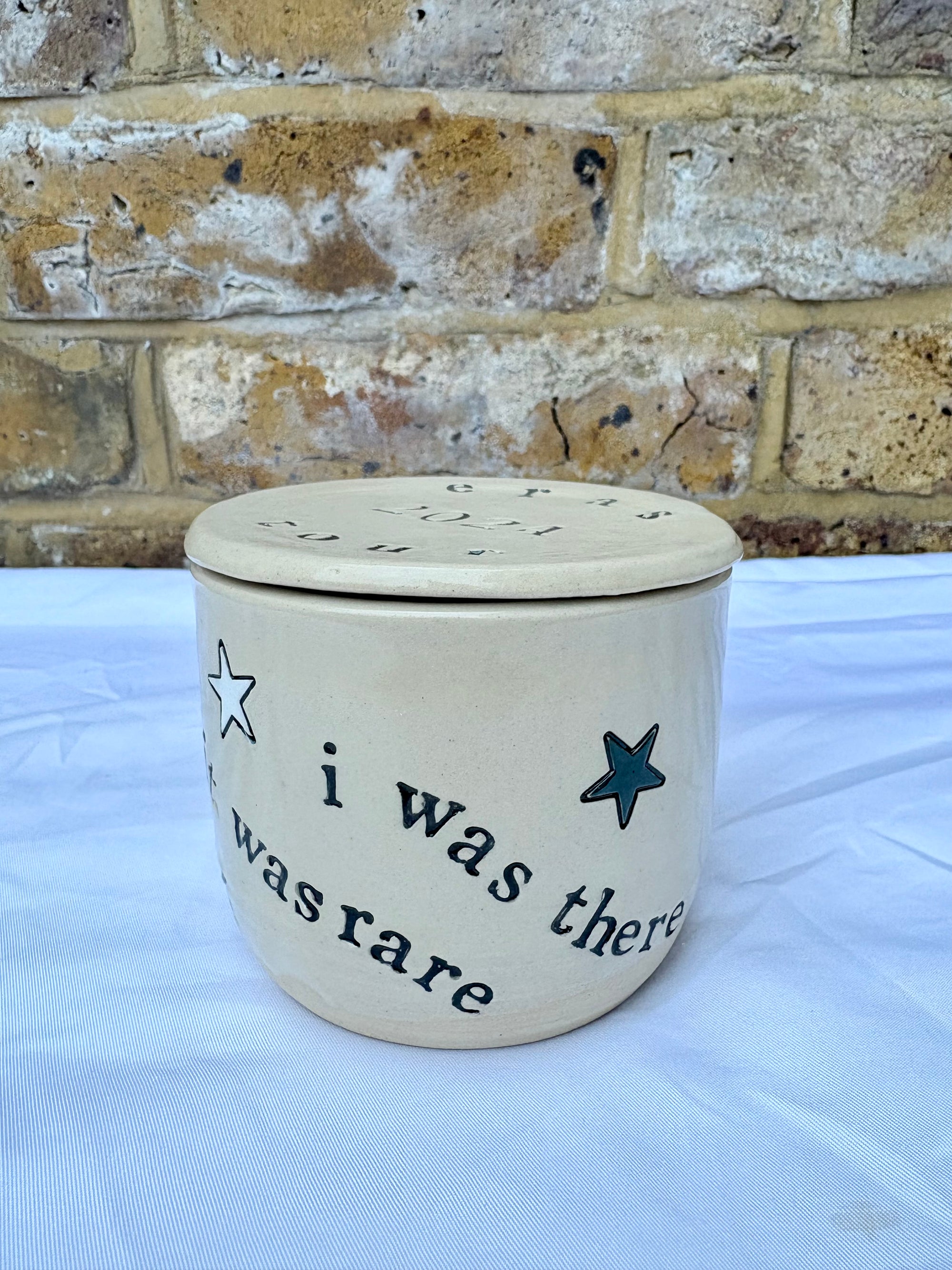 Cute lidded star pot