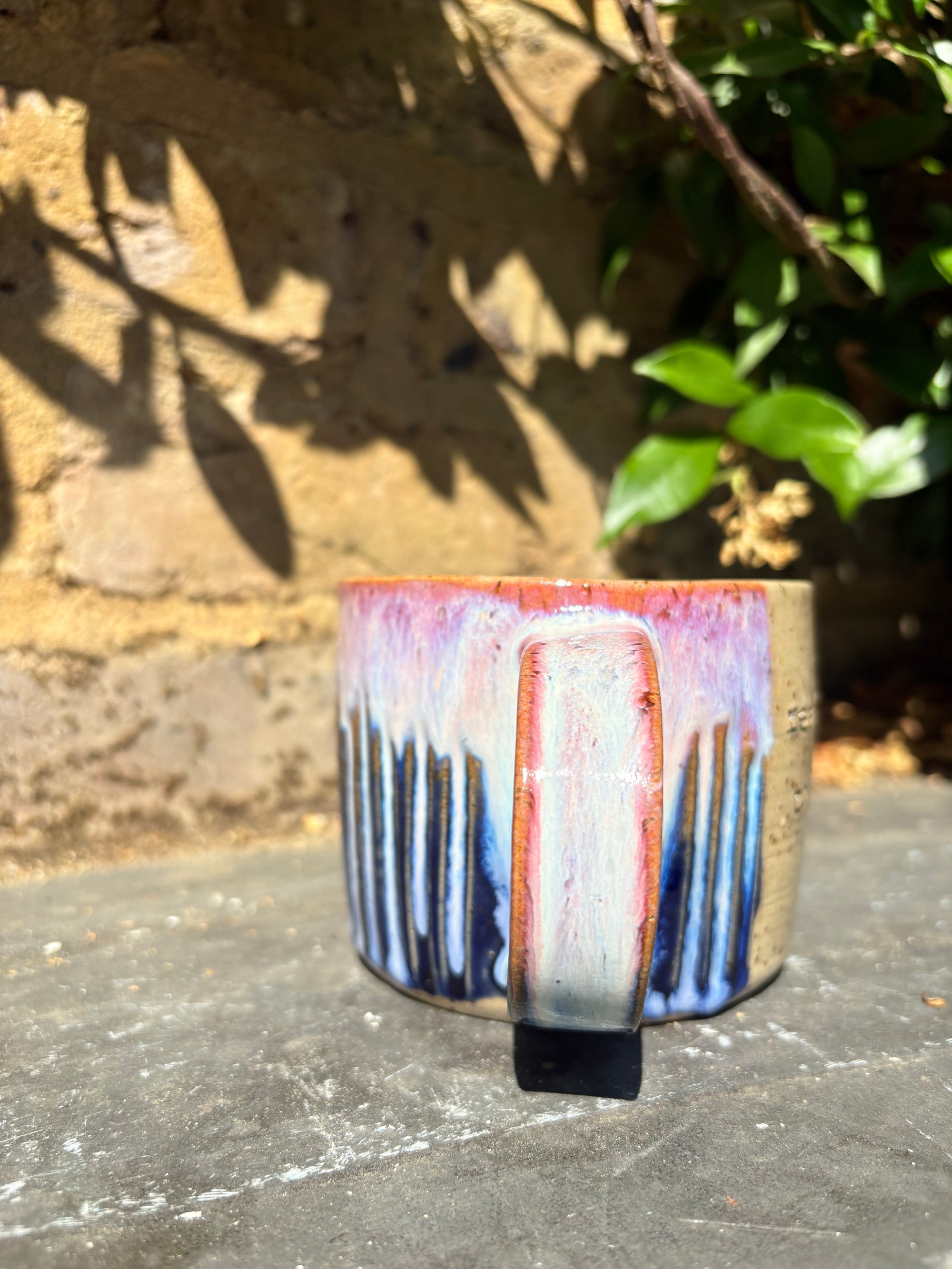 "really happy to be here” "what a bunch of cunts" mug (pink/blue grooves, 350ml)