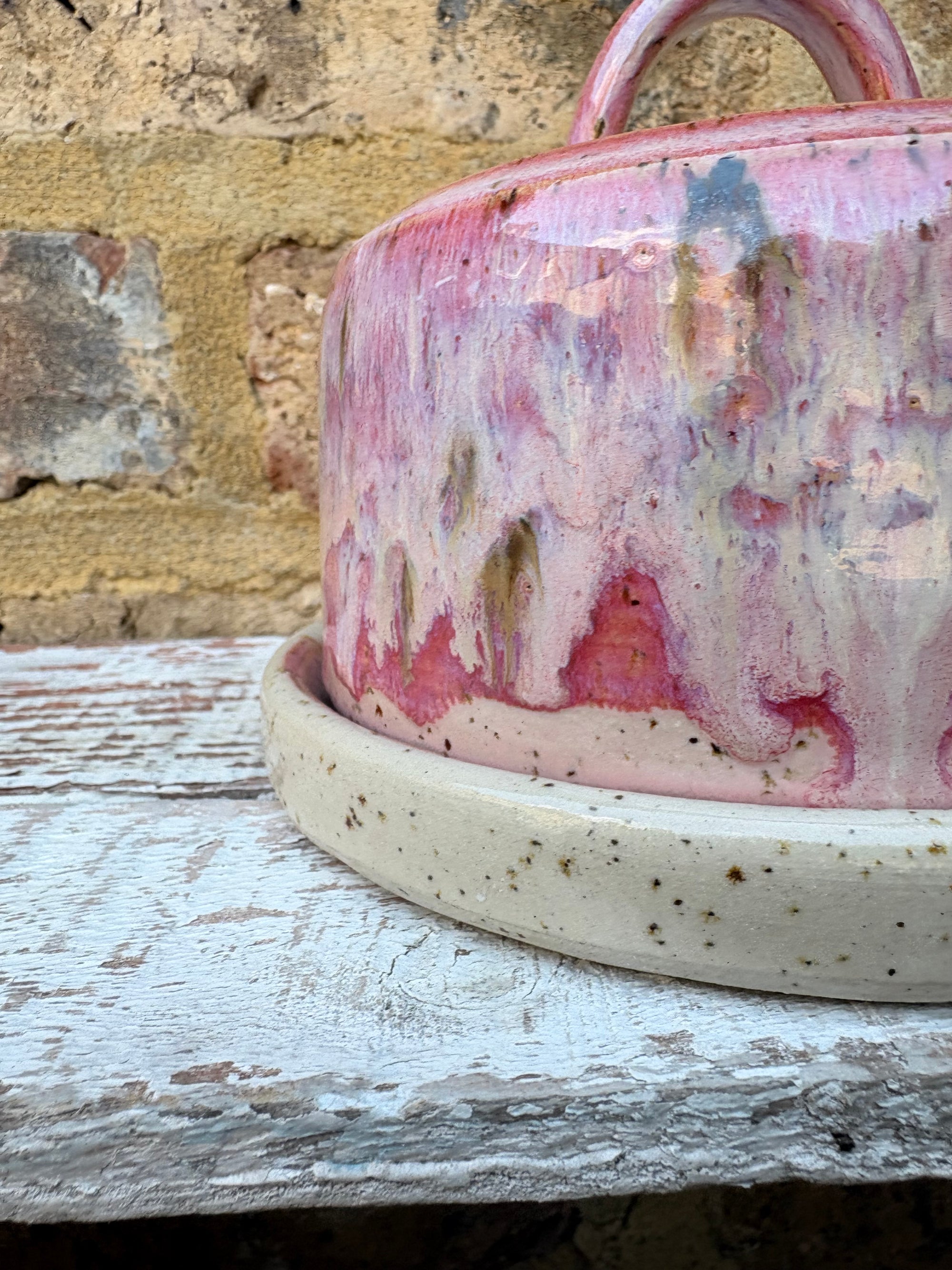 Butter Dish (butter slut, pink wood, flecked clay, handle)