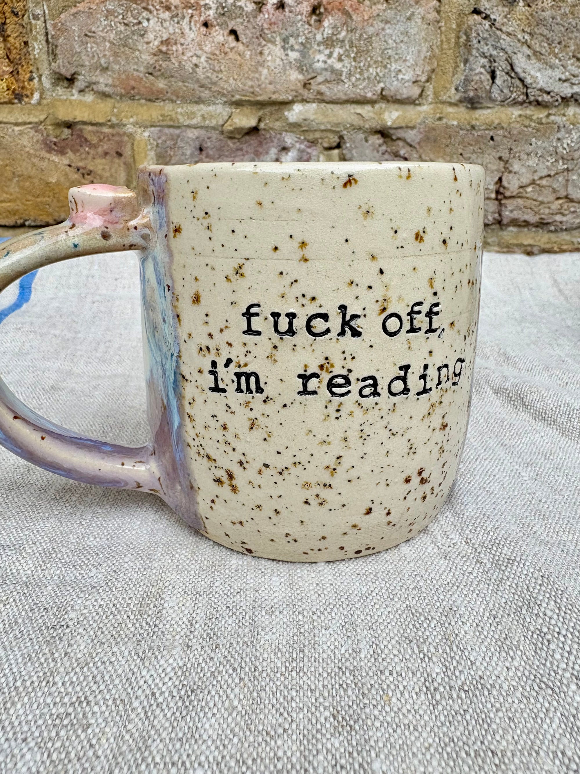 “Fuck off i'm reading" mug (Lilac Dream)