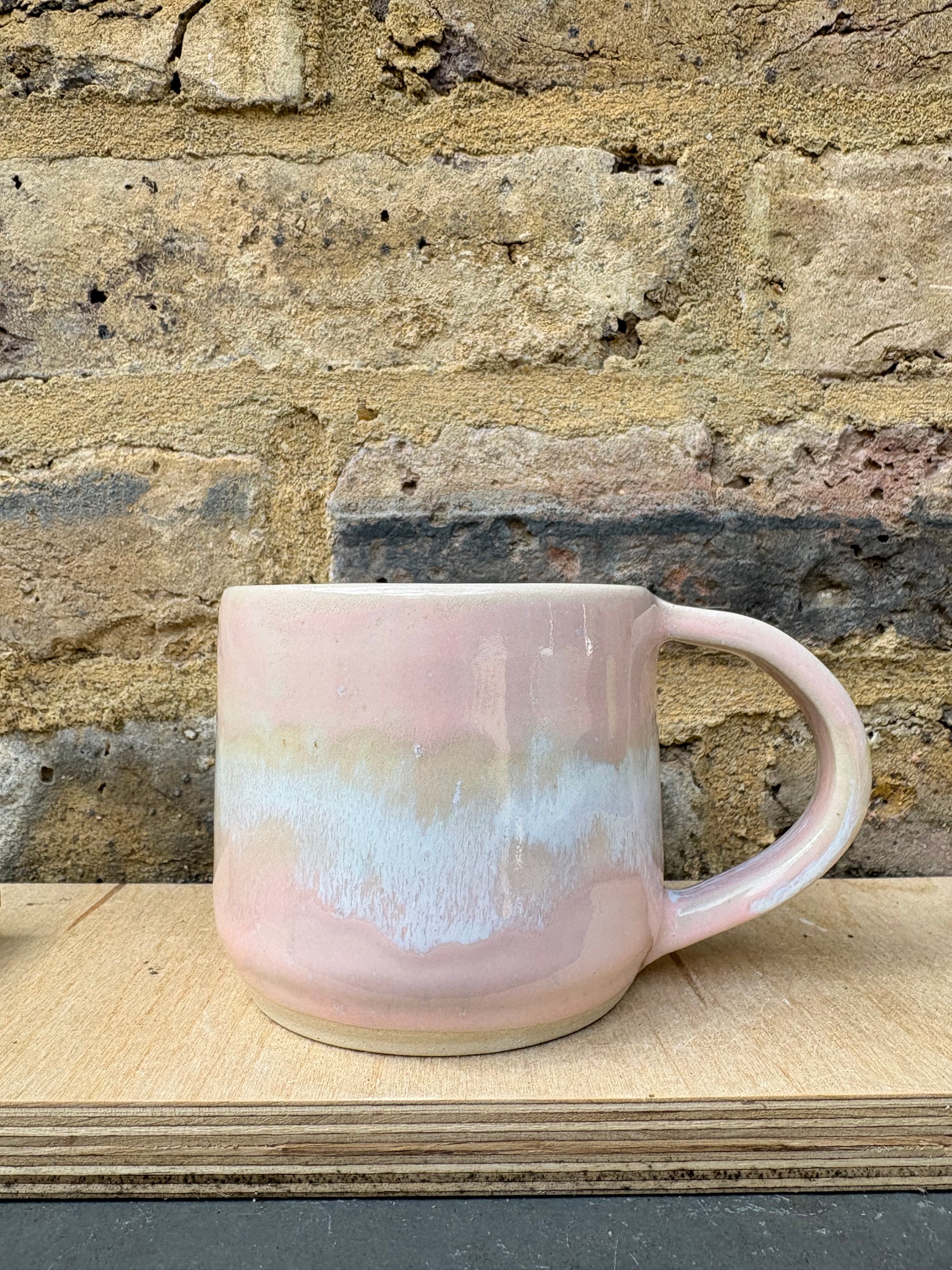 “Fuck off i'm reading" mug (medium - Pale Pink Raspberry Ripple)