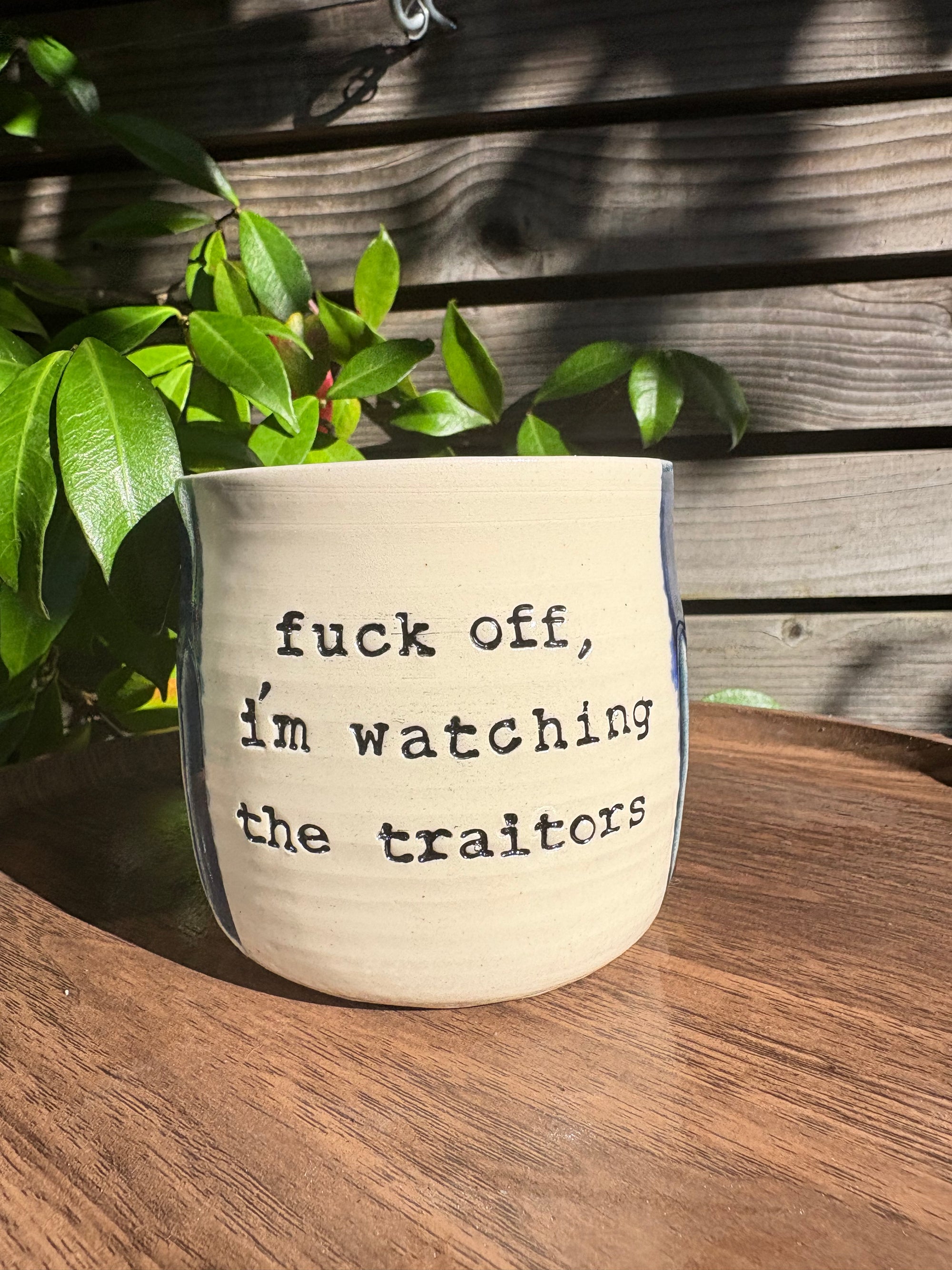 "fuck off, i'm watching the traitors" mug (no handle/dark blue/grooves, 320ml)