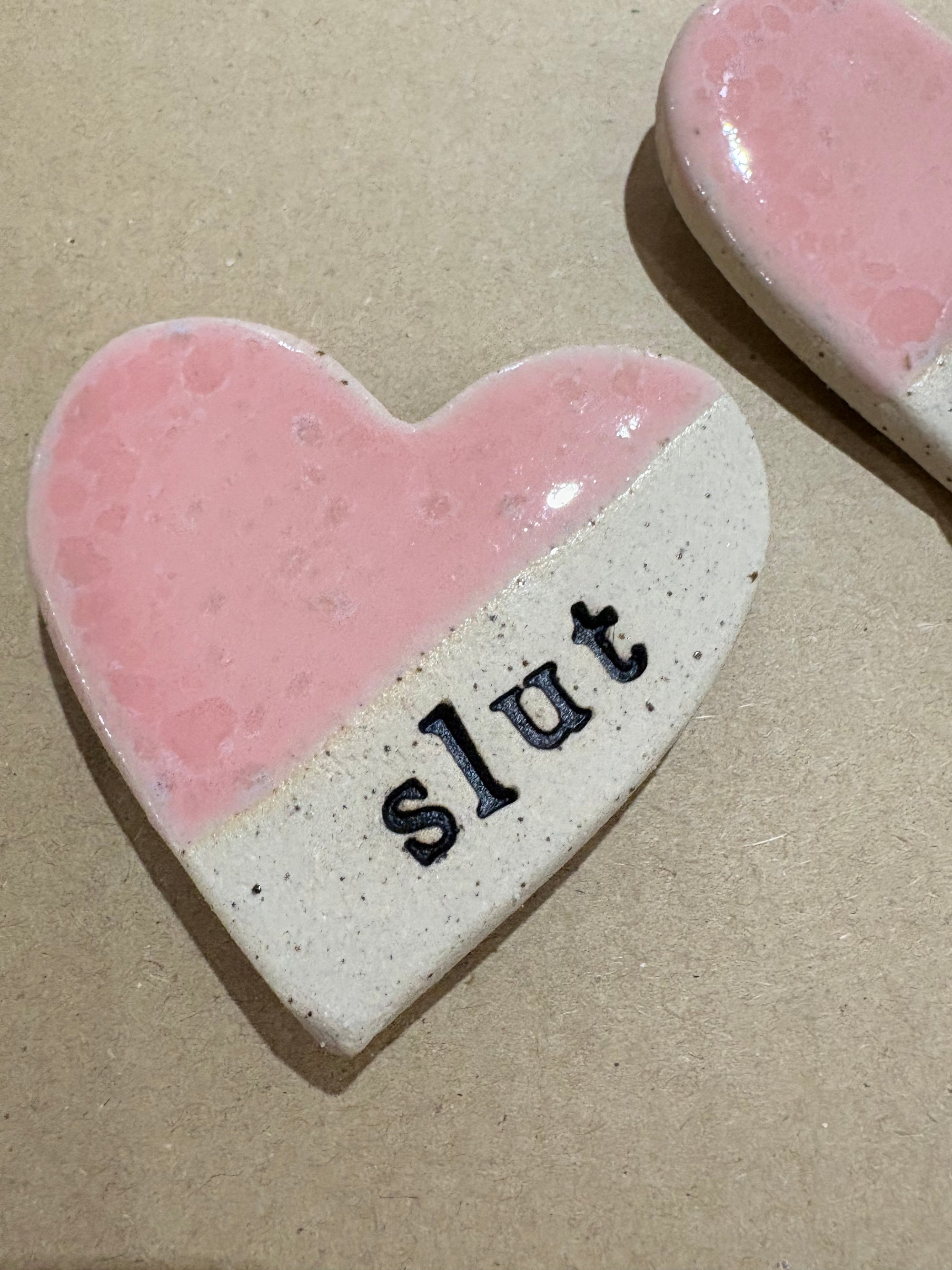“slut” Magnet (pink, large)
