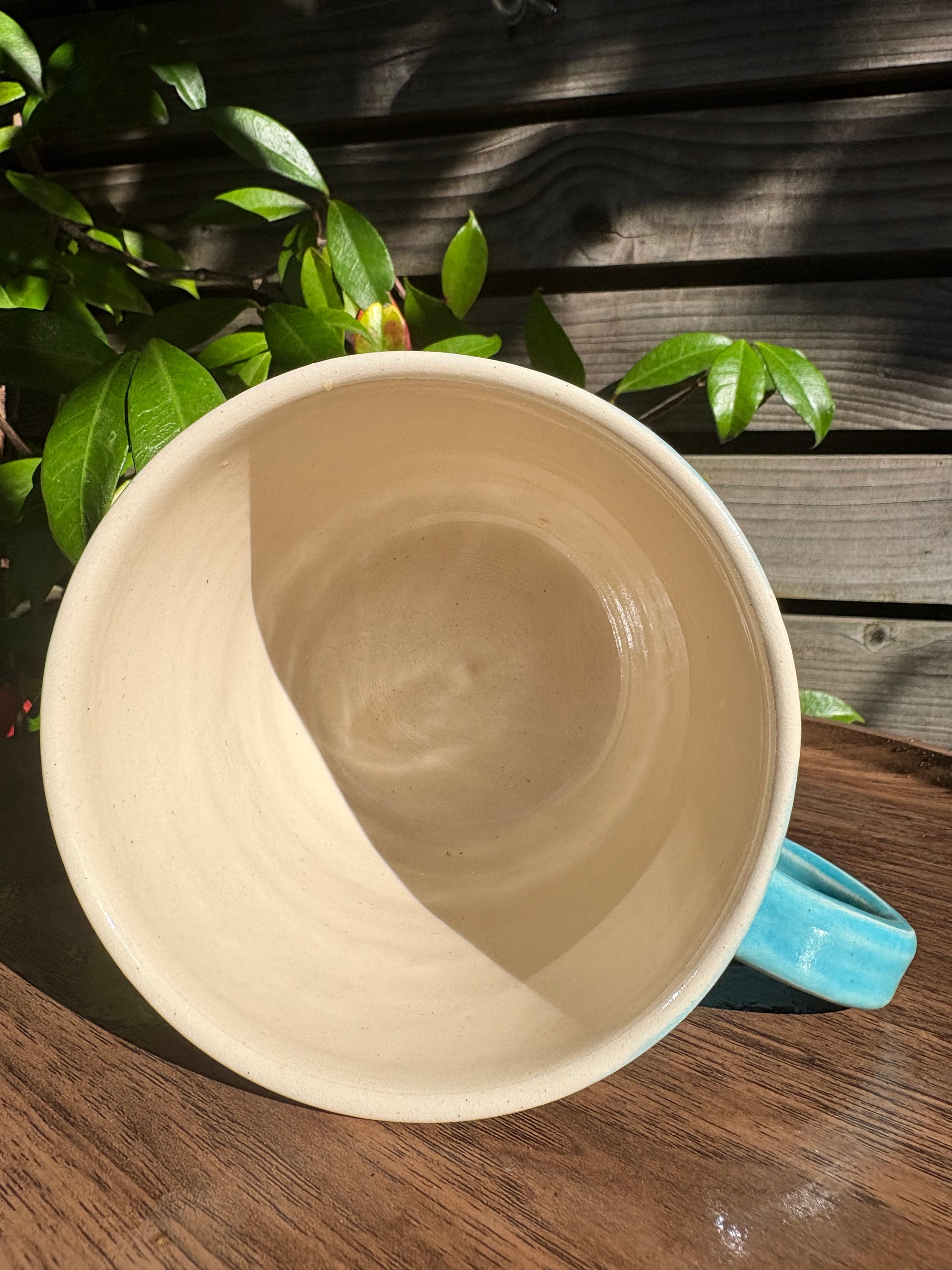 "fuck off, i'm watching the traitors" mug (handle/light blue, 330ml)