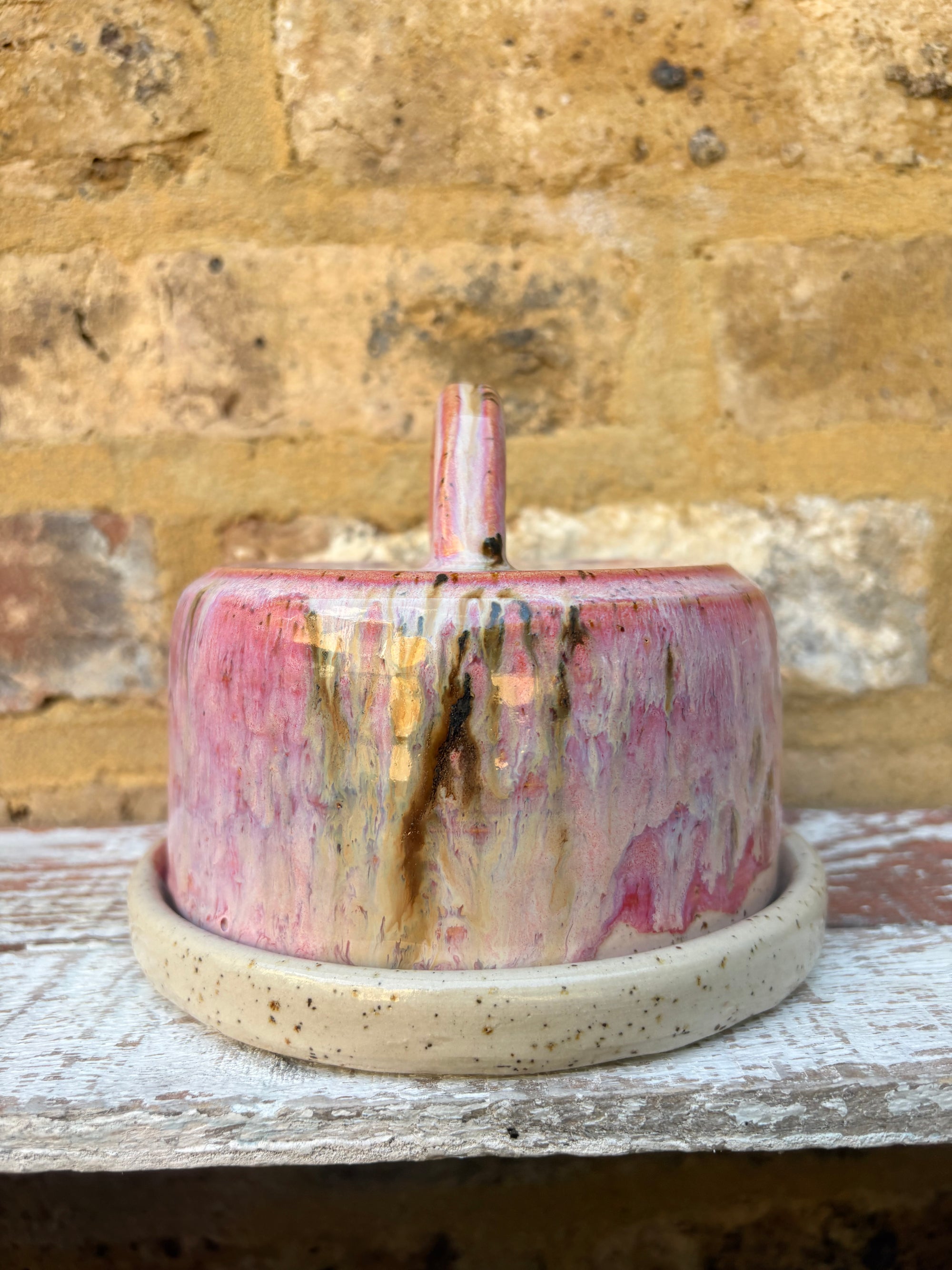 Butter Dish (butter slut, pink wood, flecked clay, handle)