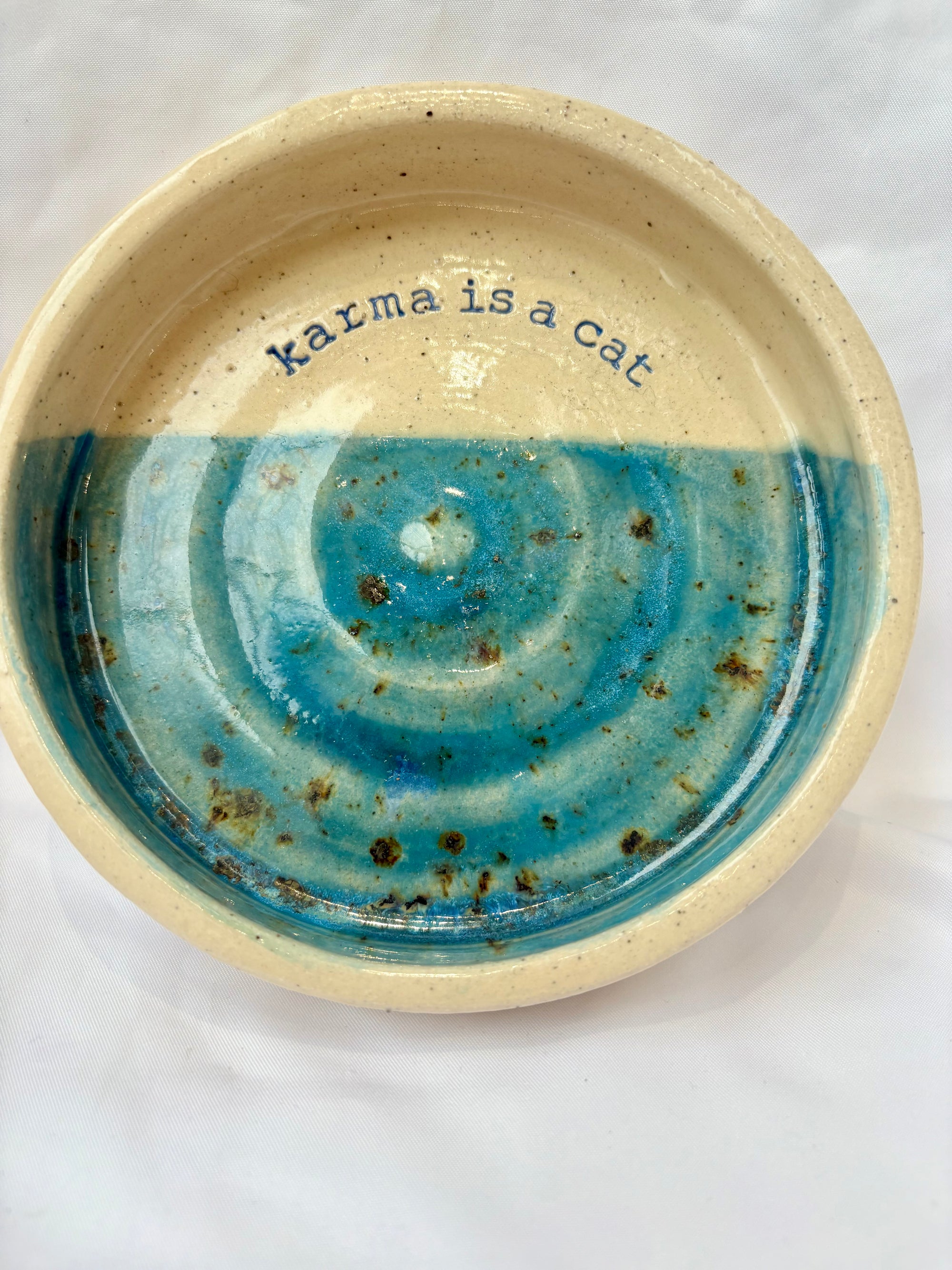 “karma is a cat” cat bowl (blue)