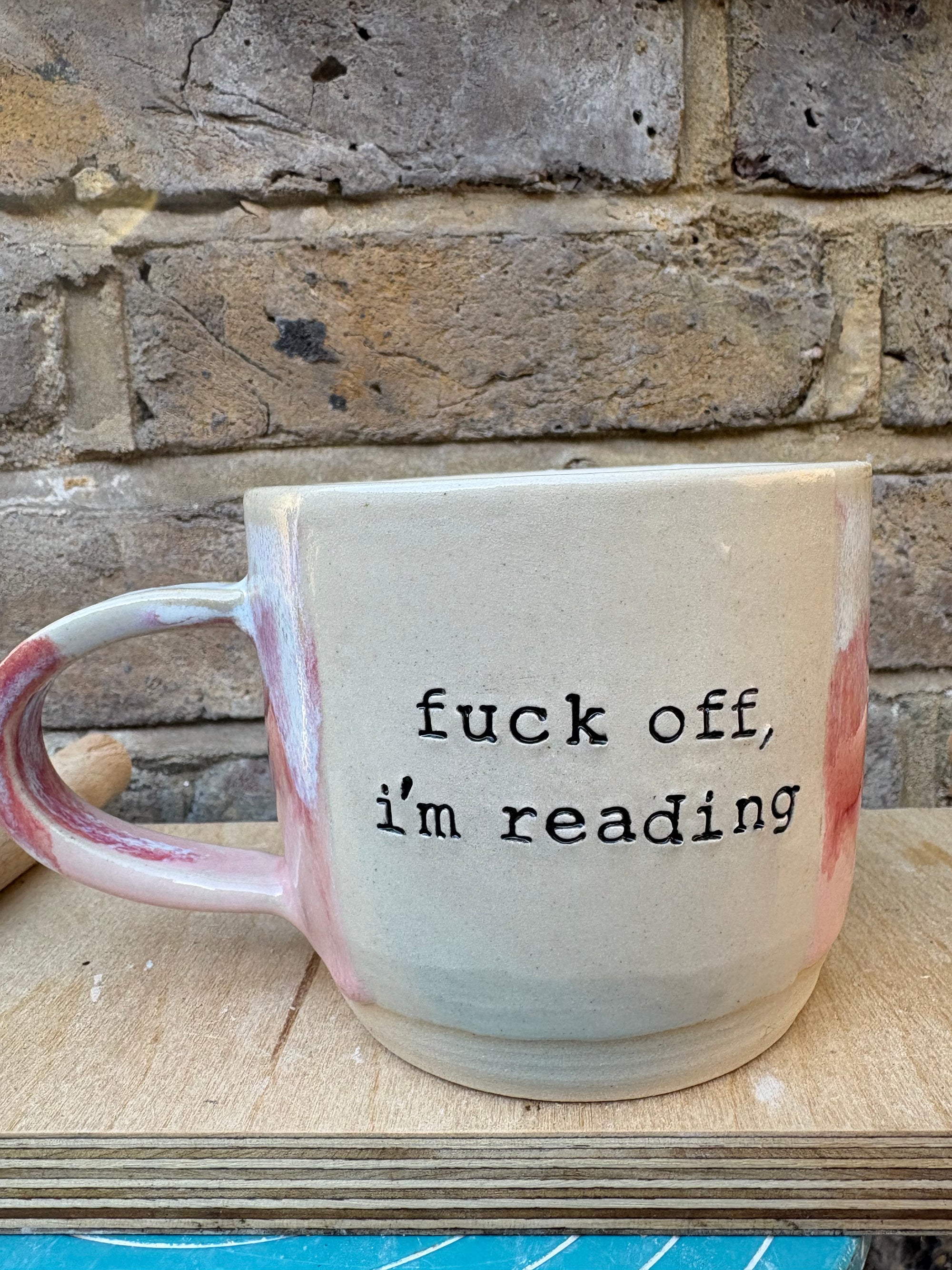 “Fuck off i'm reading" mug (Pink Raspberry Ripple)