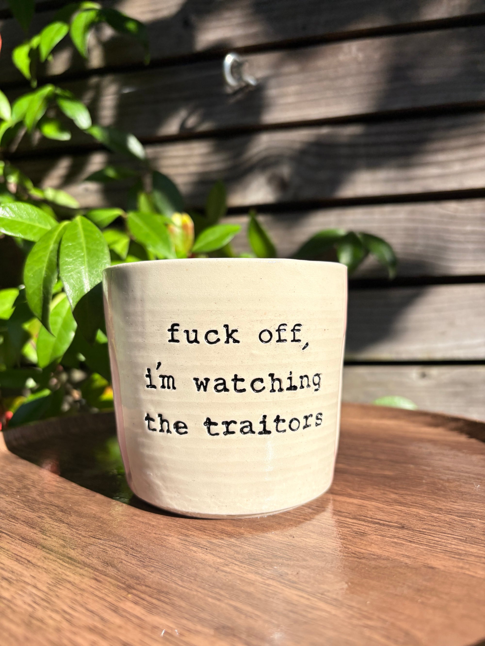"fuck off, i'm watching the traitors" mug (no handle/pink/grooves, 320ml)