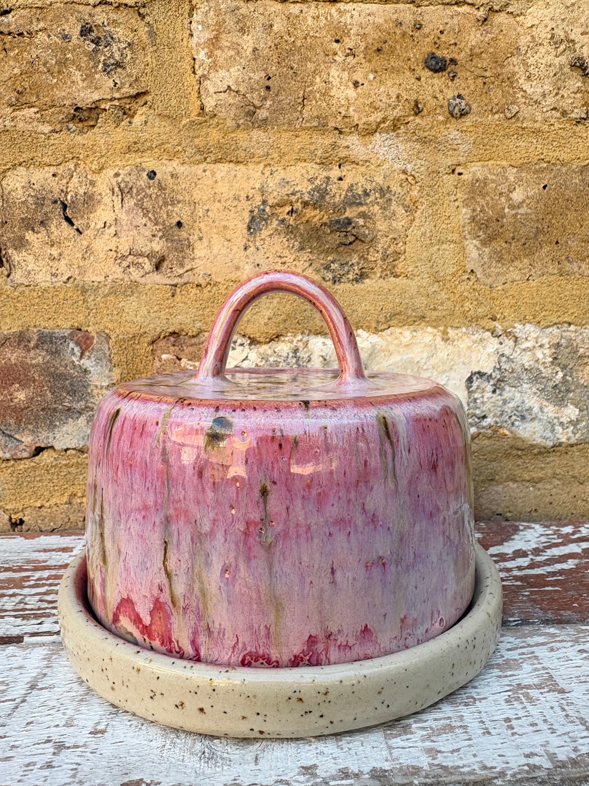Butter Dish (butter slut, pink wood, flecked clay, handle)