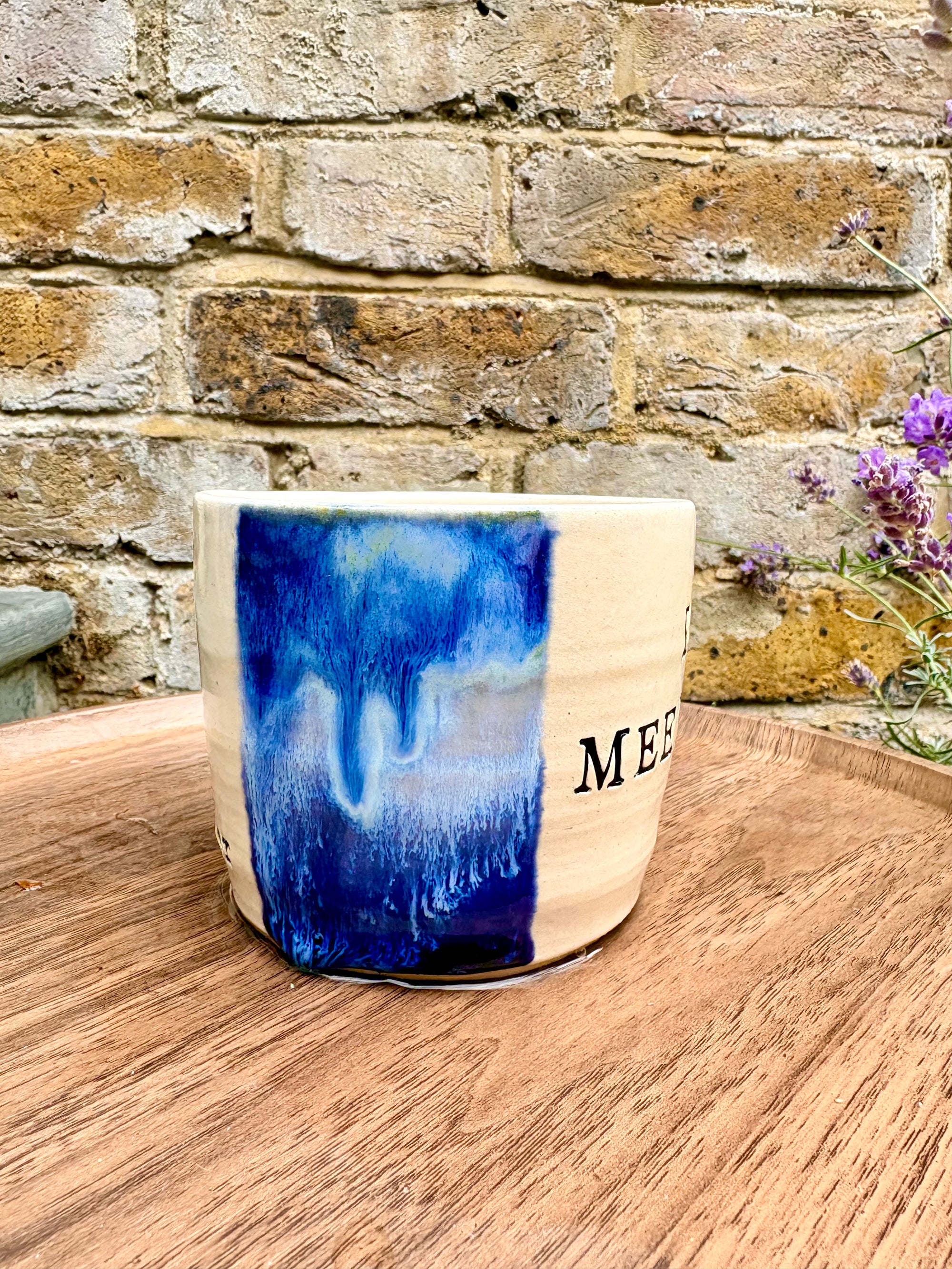 "I 🩷 meetings” "everyone in this meeting is a wanker" mug (blues, left)