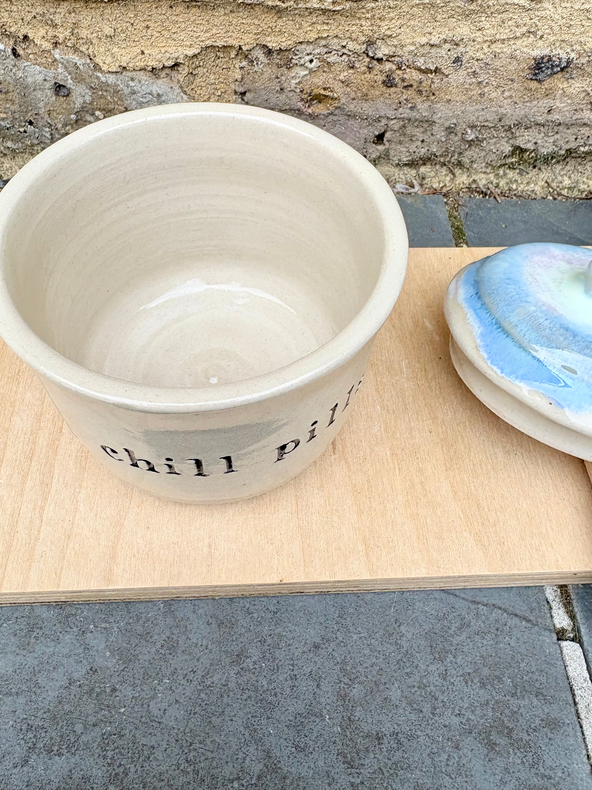 "chill pills" lidded pot (oyster blue)