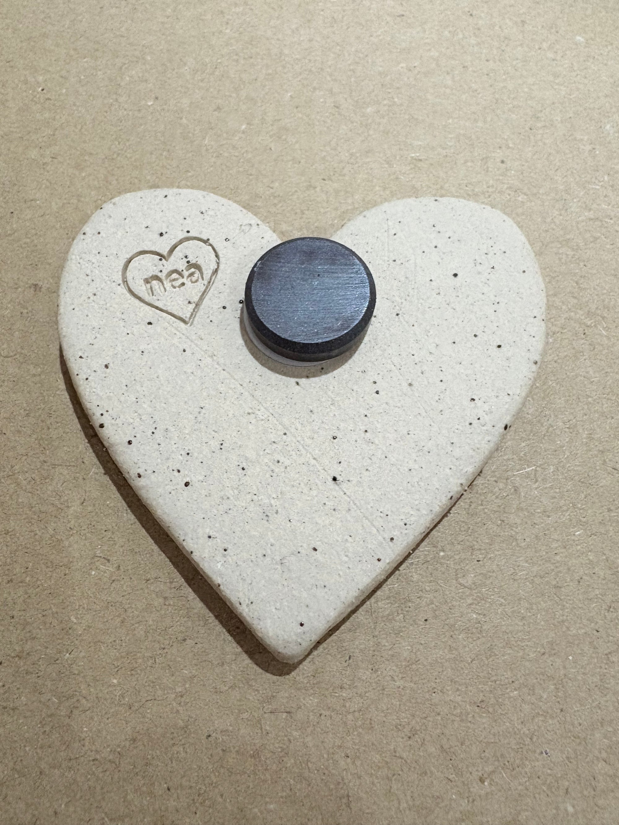 “slut” Magnet (pink, large)