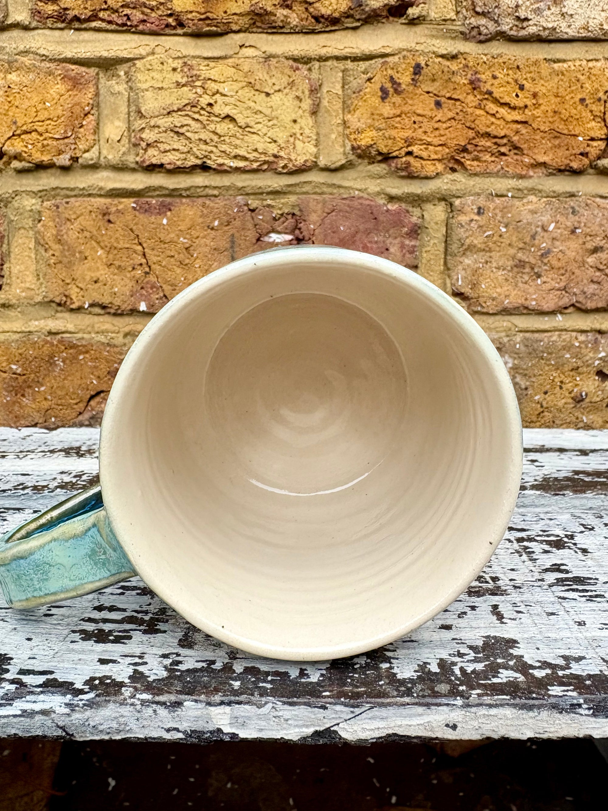 "if you can read this, you're too close" mug (Green Dream)