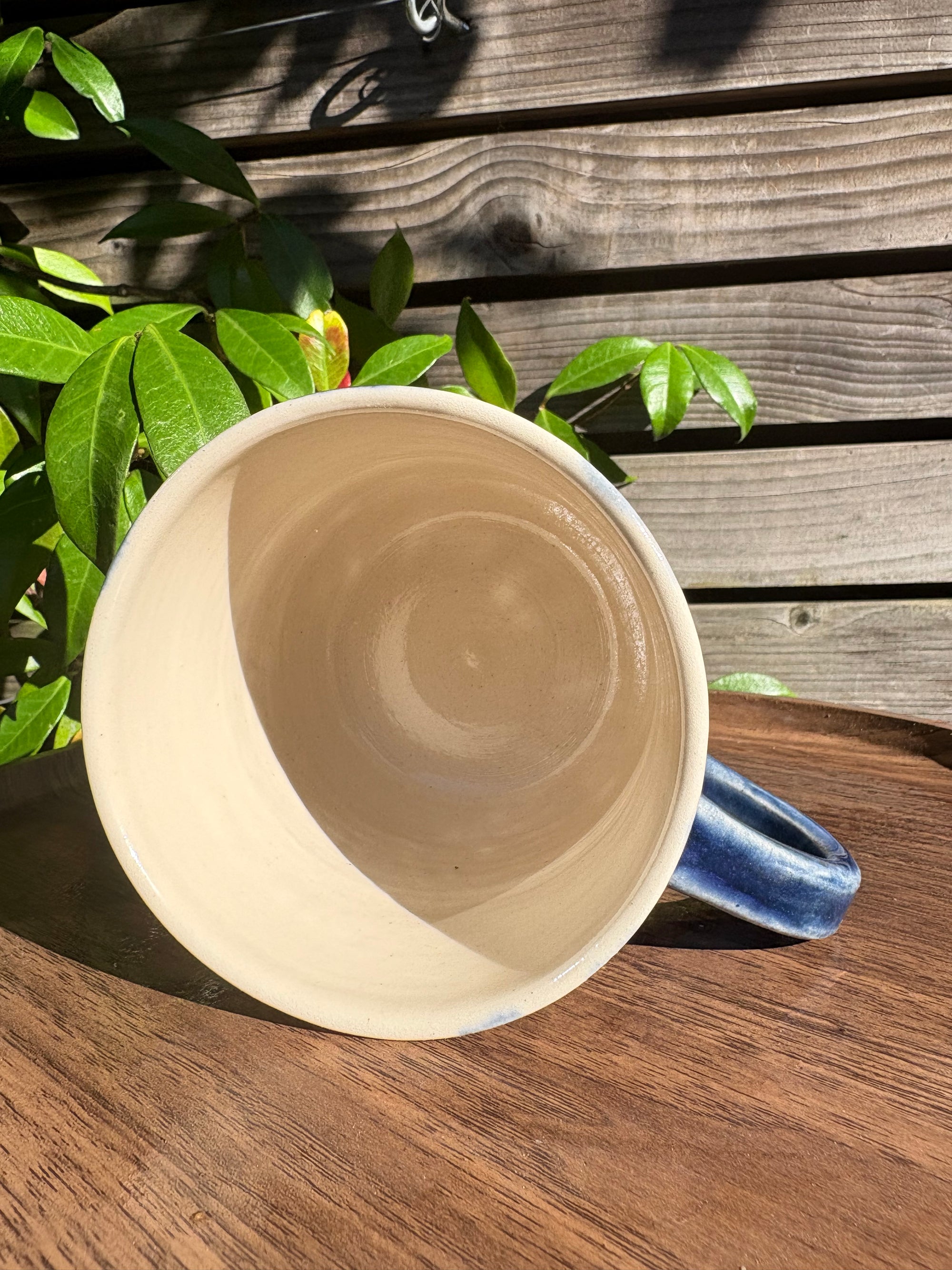 "fuck off, i'm watching the traitors" mug (handle/blue/grooves, 330ml)