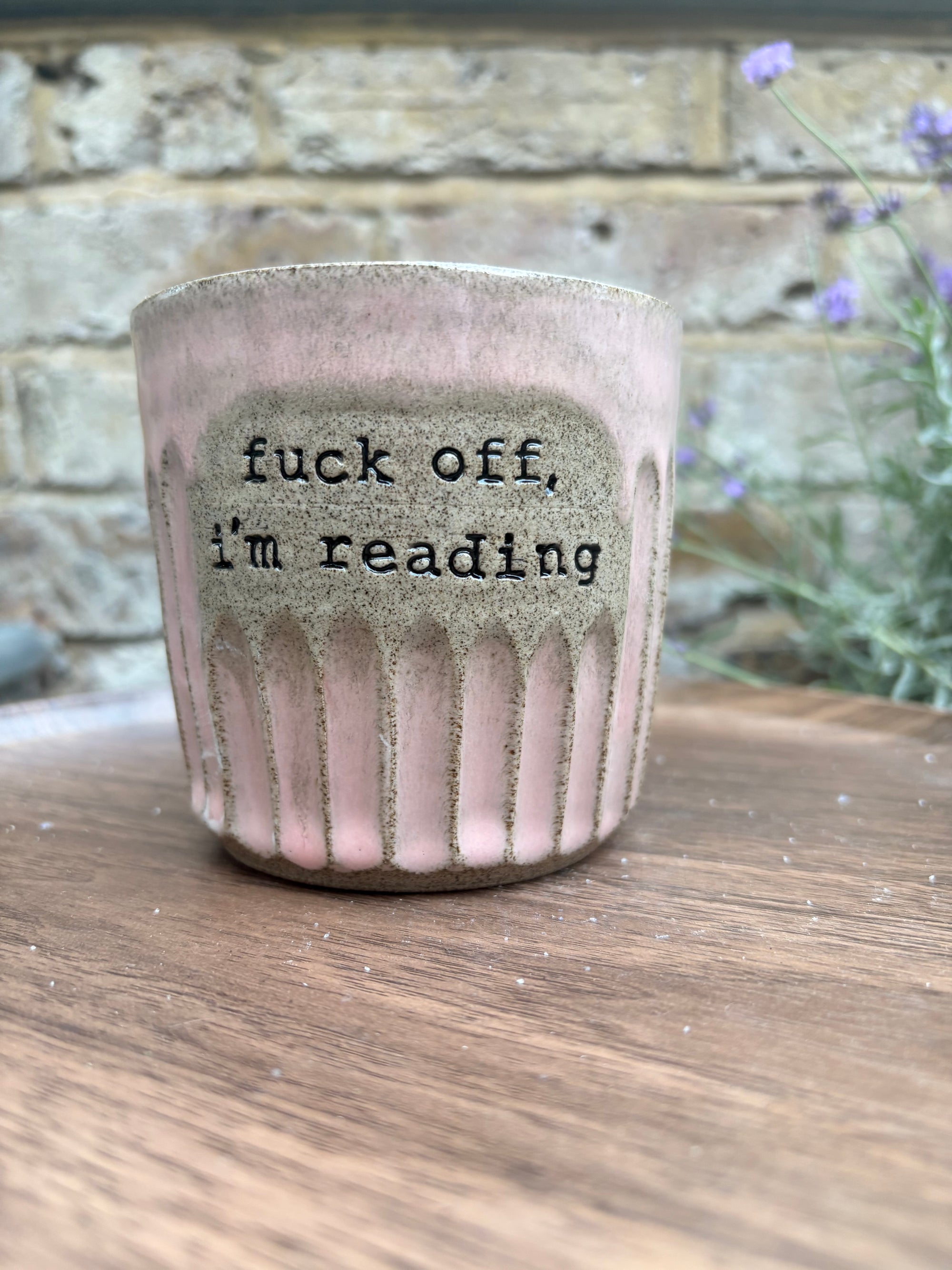 “Fuck off i'm reading" mug (no handle) (pink, grey clay)
