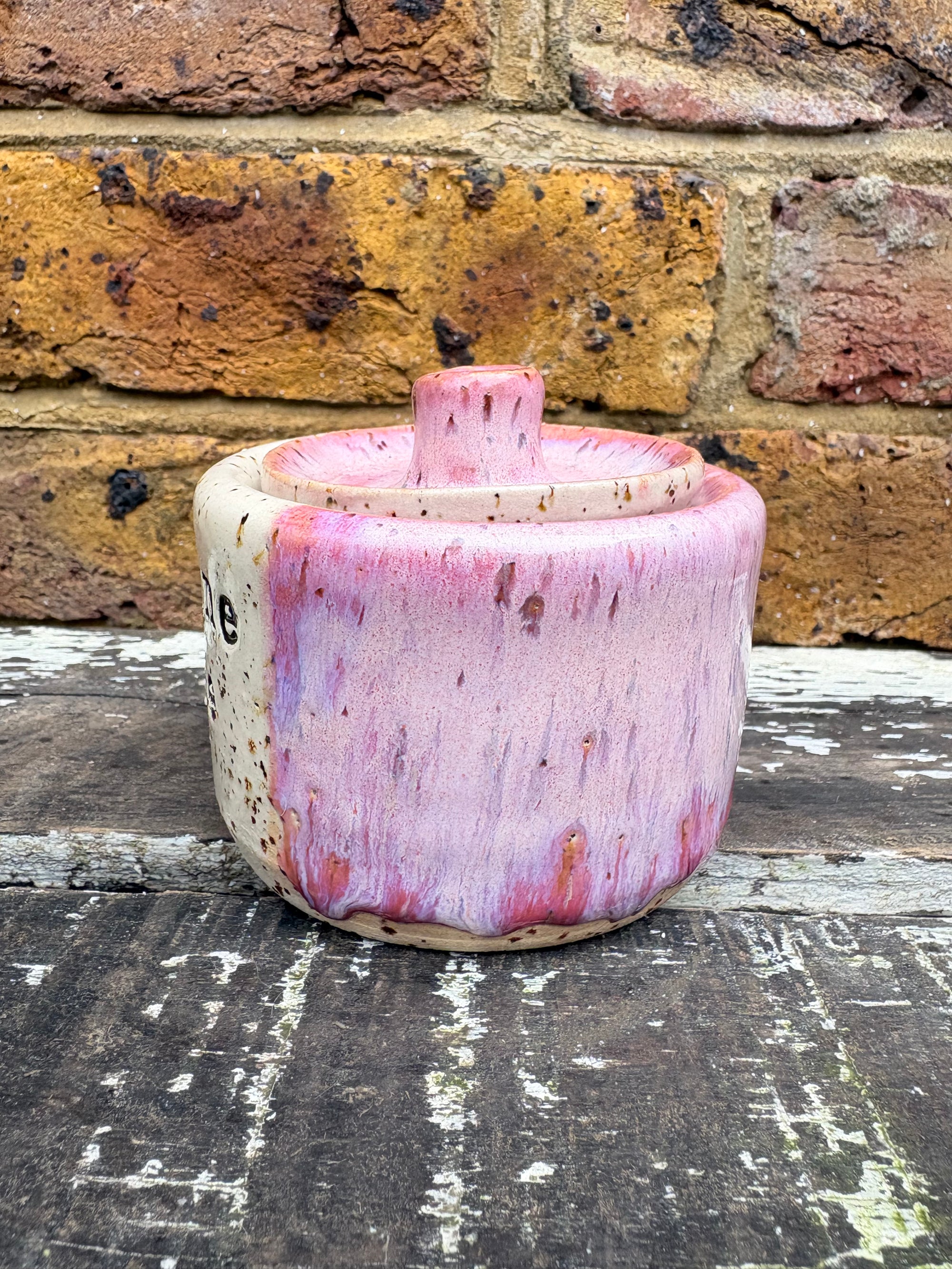 "dopamine storage" lidded pot (pink)
