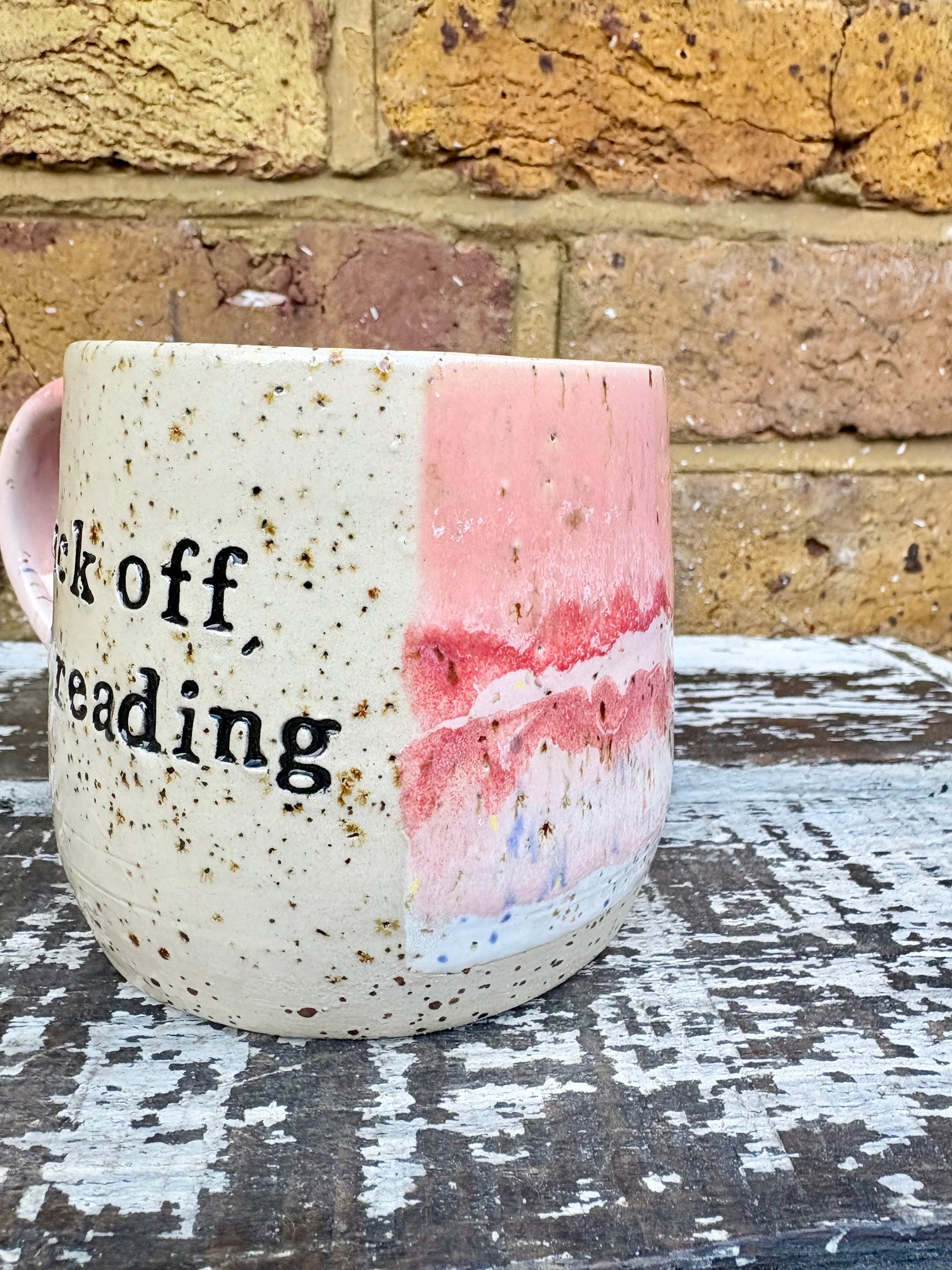 “Fuck off i'm reading" mug (Pink Raspberry Ripple)