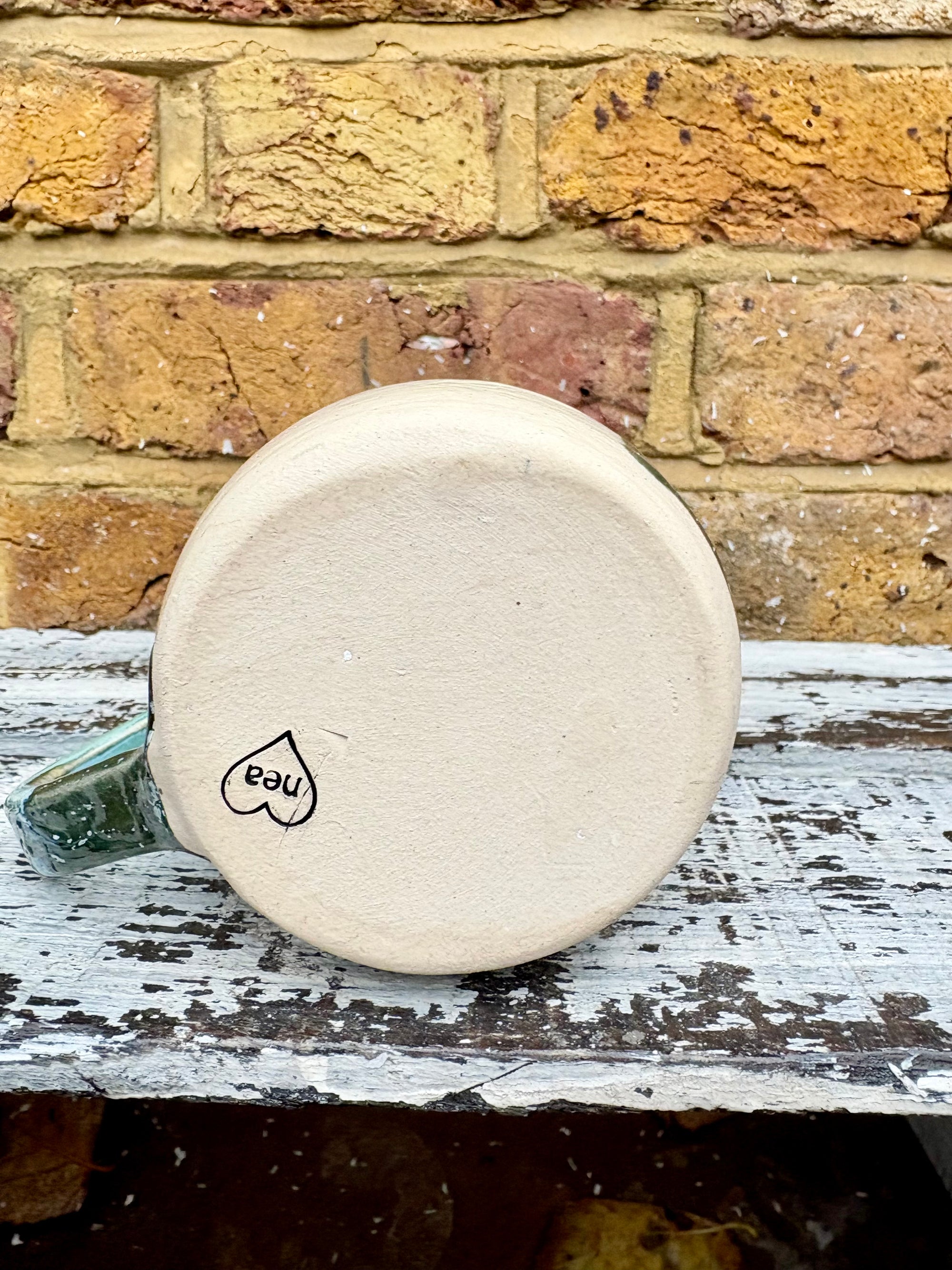 "if you can read this, you're too close" mug (Green Dream)