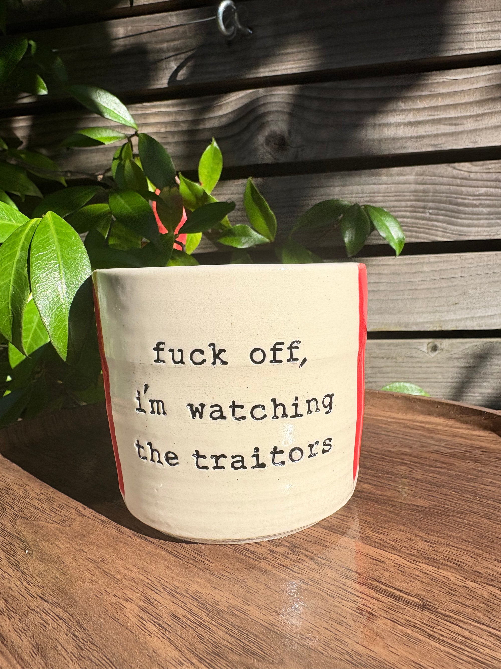 "fuck off, i'm watching the traitors" mug (no handle/red/ grooves, 360ml)