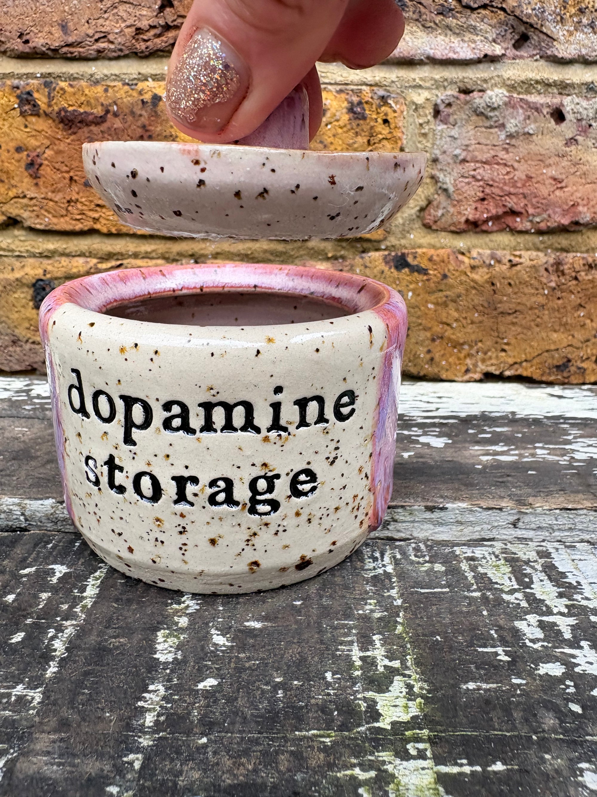 "dopamine storage" lidded pot (pink)
