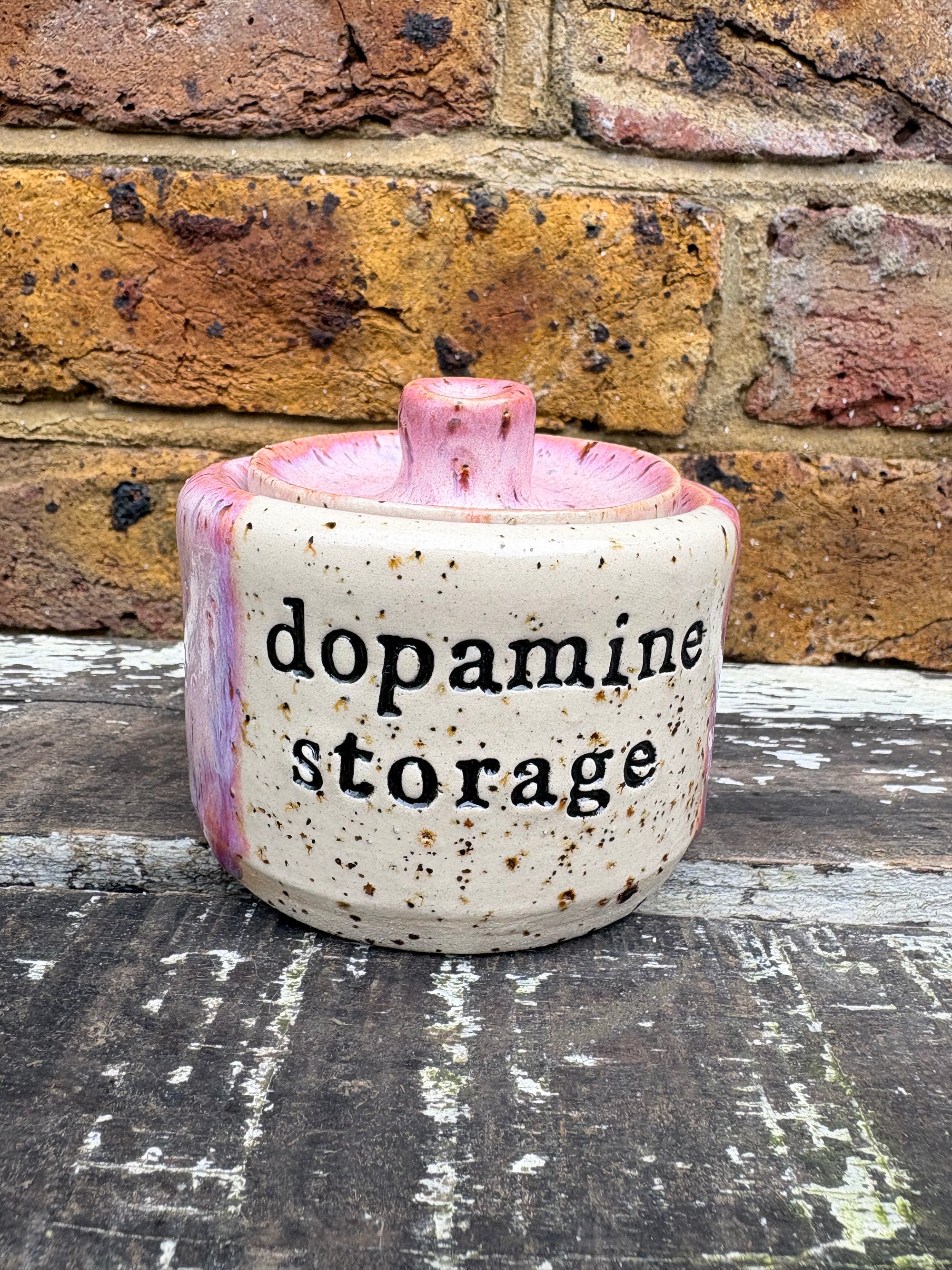 "dopamine storage" lidded pot (pink)
