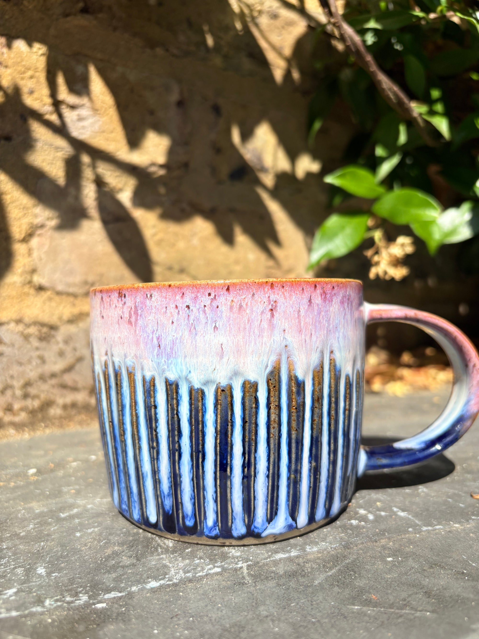 "really happy to be here” "what a bunch of cunts" mug (pink/blue grooves, 350ml)