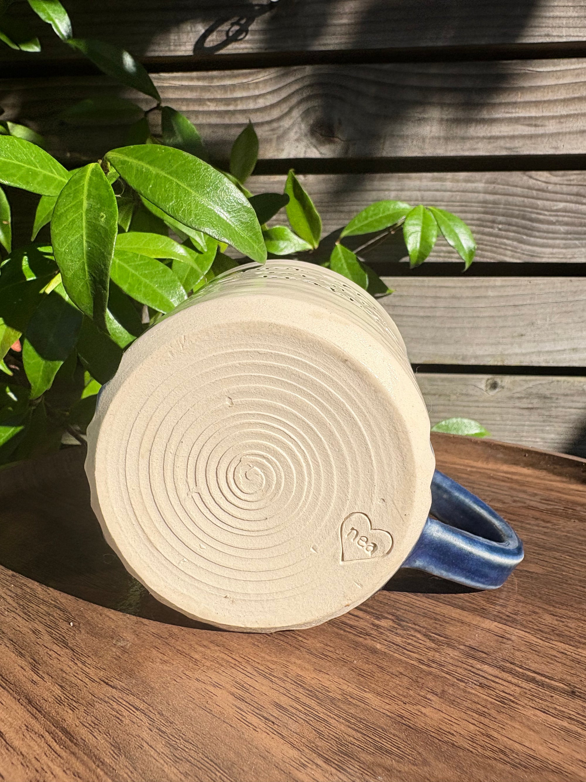 "fuck off, i'm watching the traitors" mug (handle/blue/grooves, 330ml)