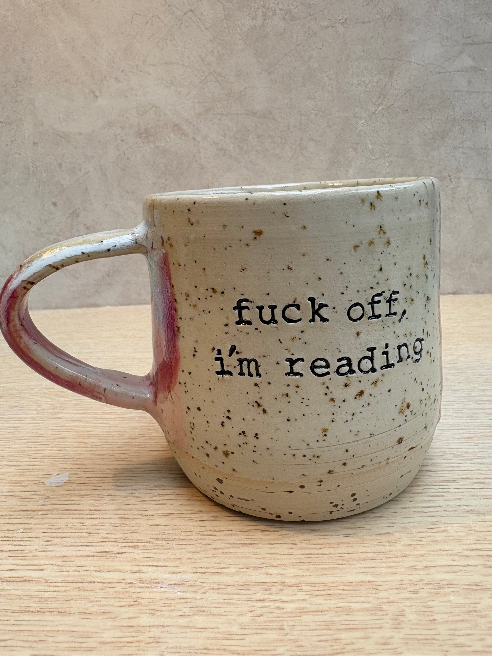 “Fuck off i'm reading" mug (Pink Raspberry Ripple)