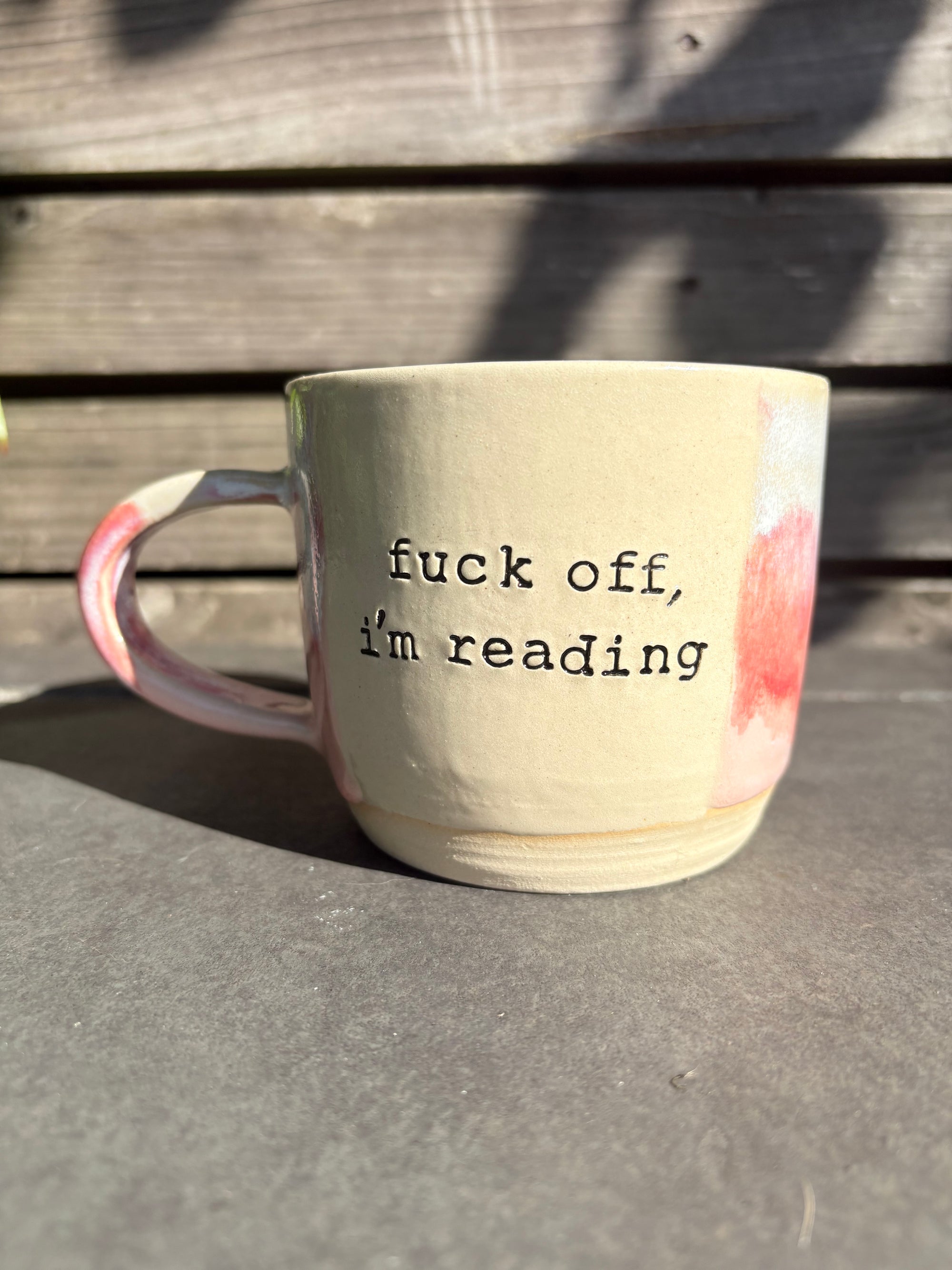 “Fuck off i'm reading" mug (Pink Raspberry Ripple)