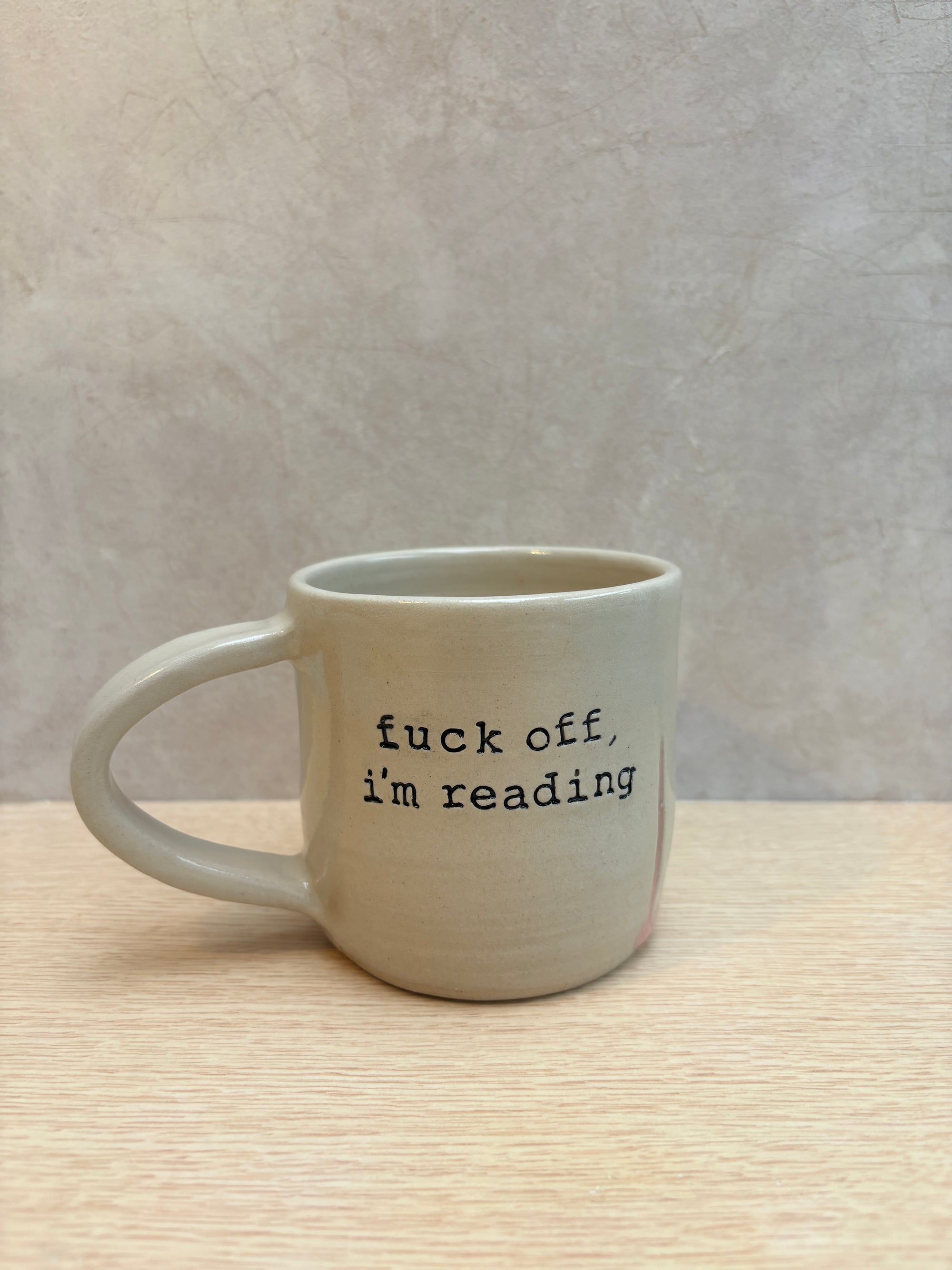 “Fuck off i'm reading" mug (Pale Pink Grooves)