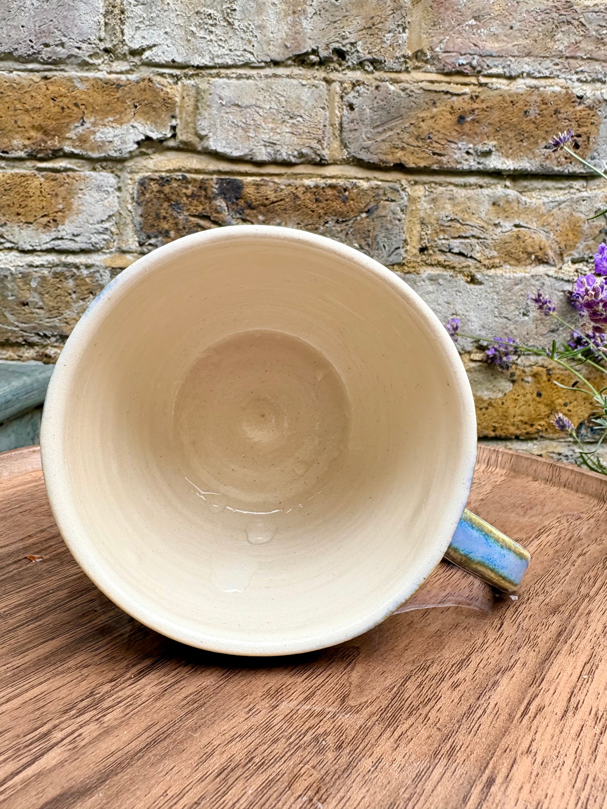 "I 🩷 meetings” "everyone in this meeting is a wanker" mug (blues, left)