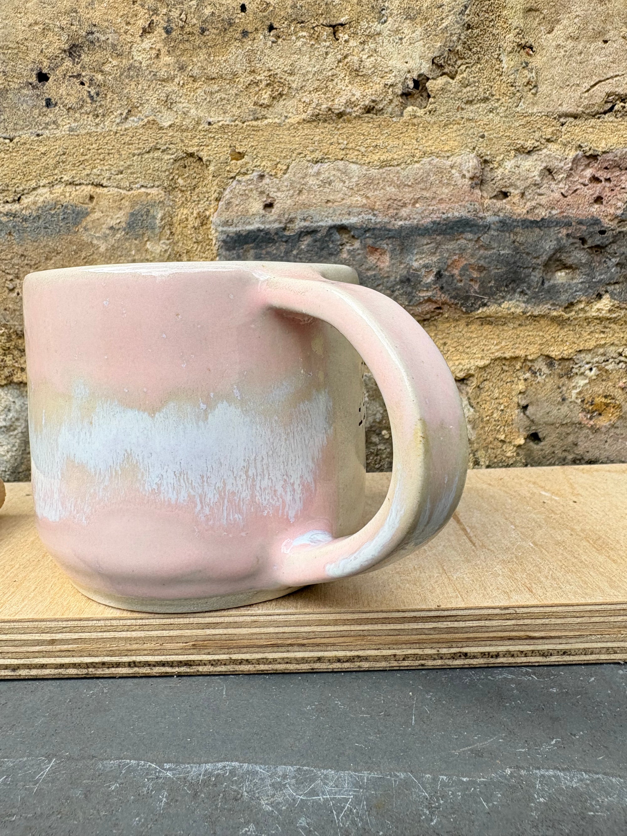 “Fuck off i'm reading" mug (medium - Pale Pink Raspberry Ripple)