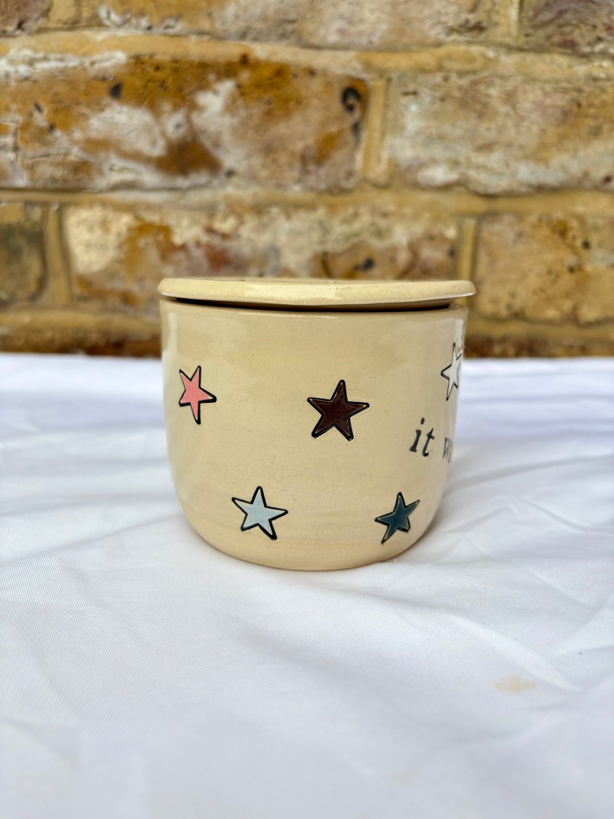 Cute lidded star pot