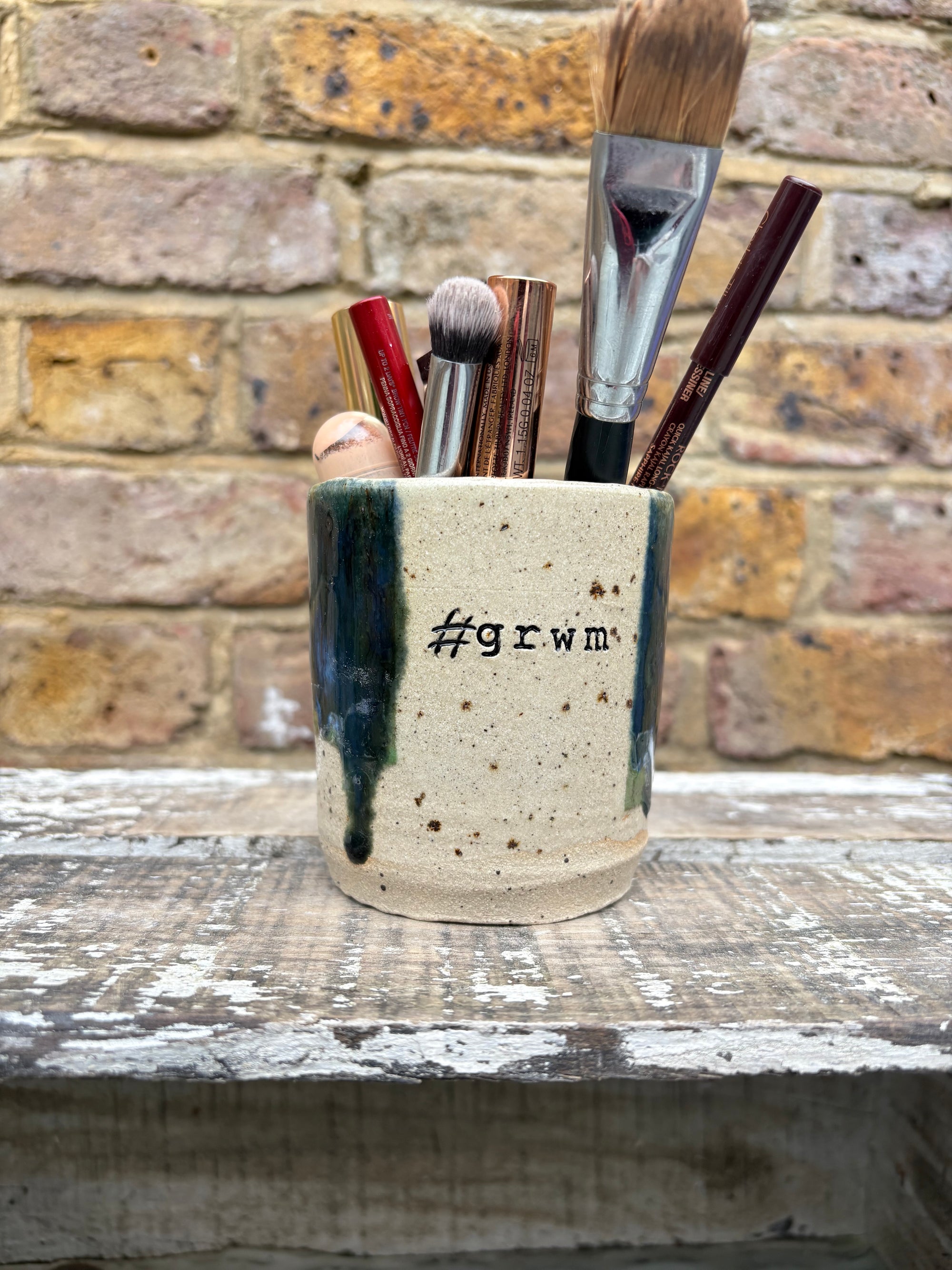 "#grwm” make up holder (greens)
