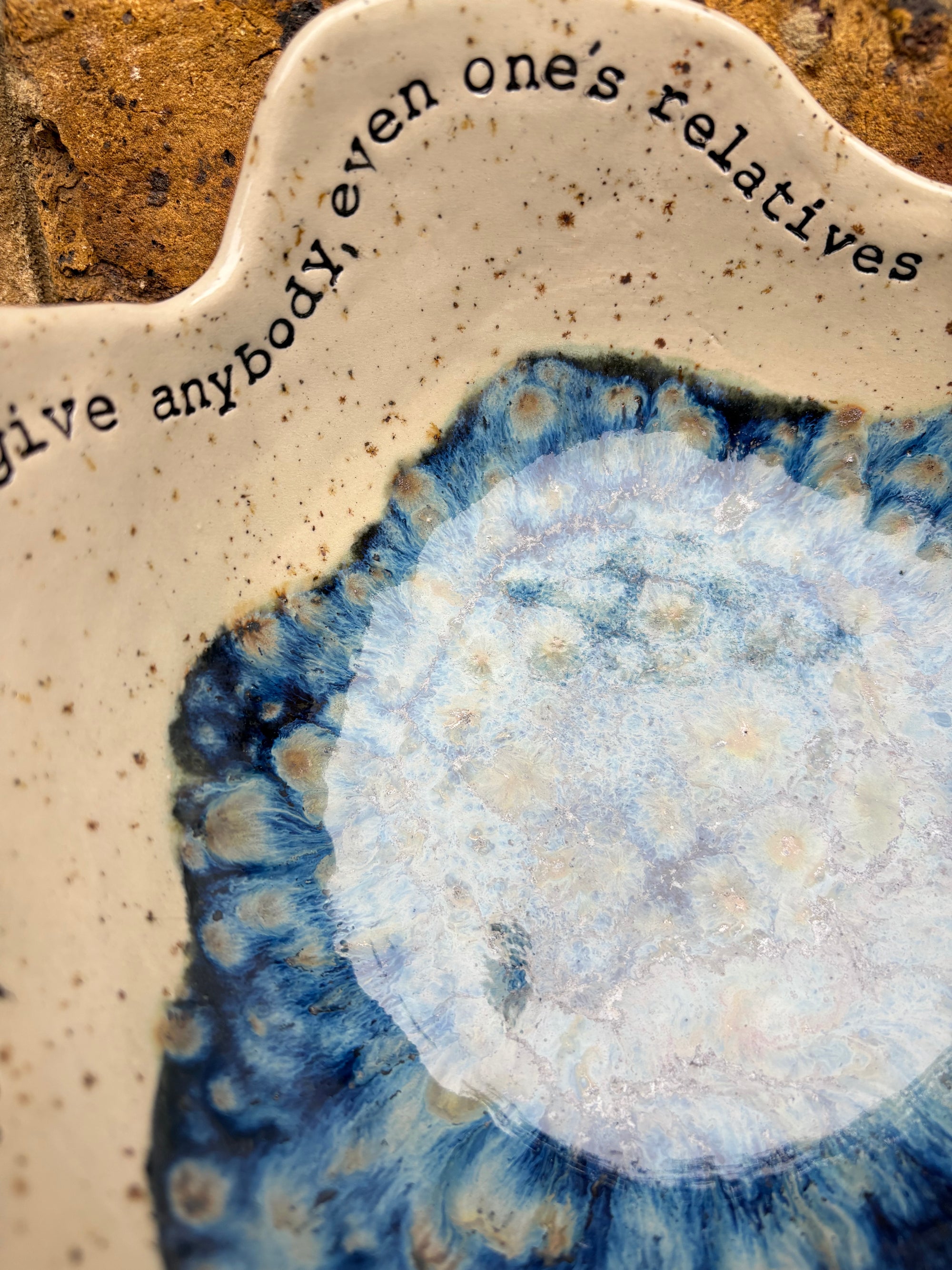 Oscar Wilde "after a good dinner, one can forgive anybody, even one's relatives" bowl