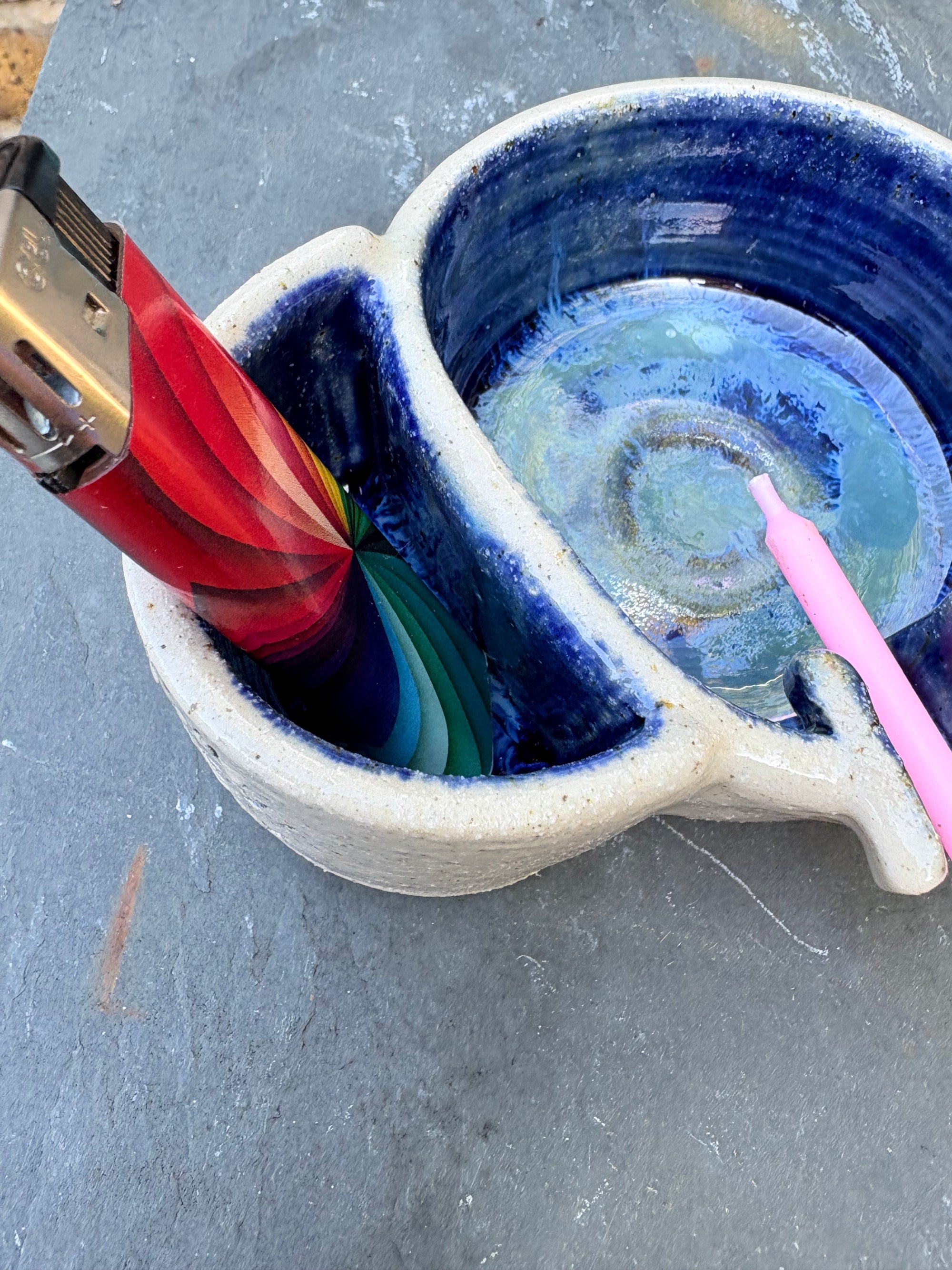 Ashtray with lighter holder (deep blue)