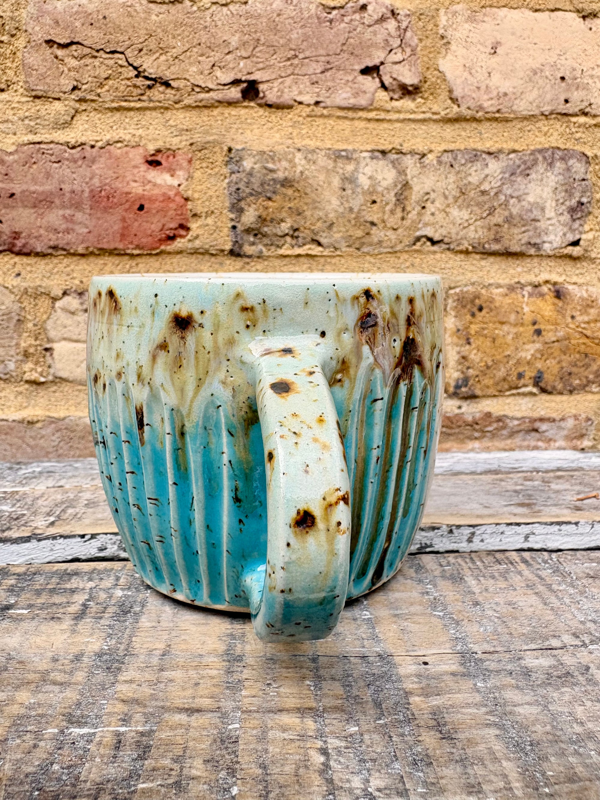“A book a day keeps reality away" mug (turquoise)