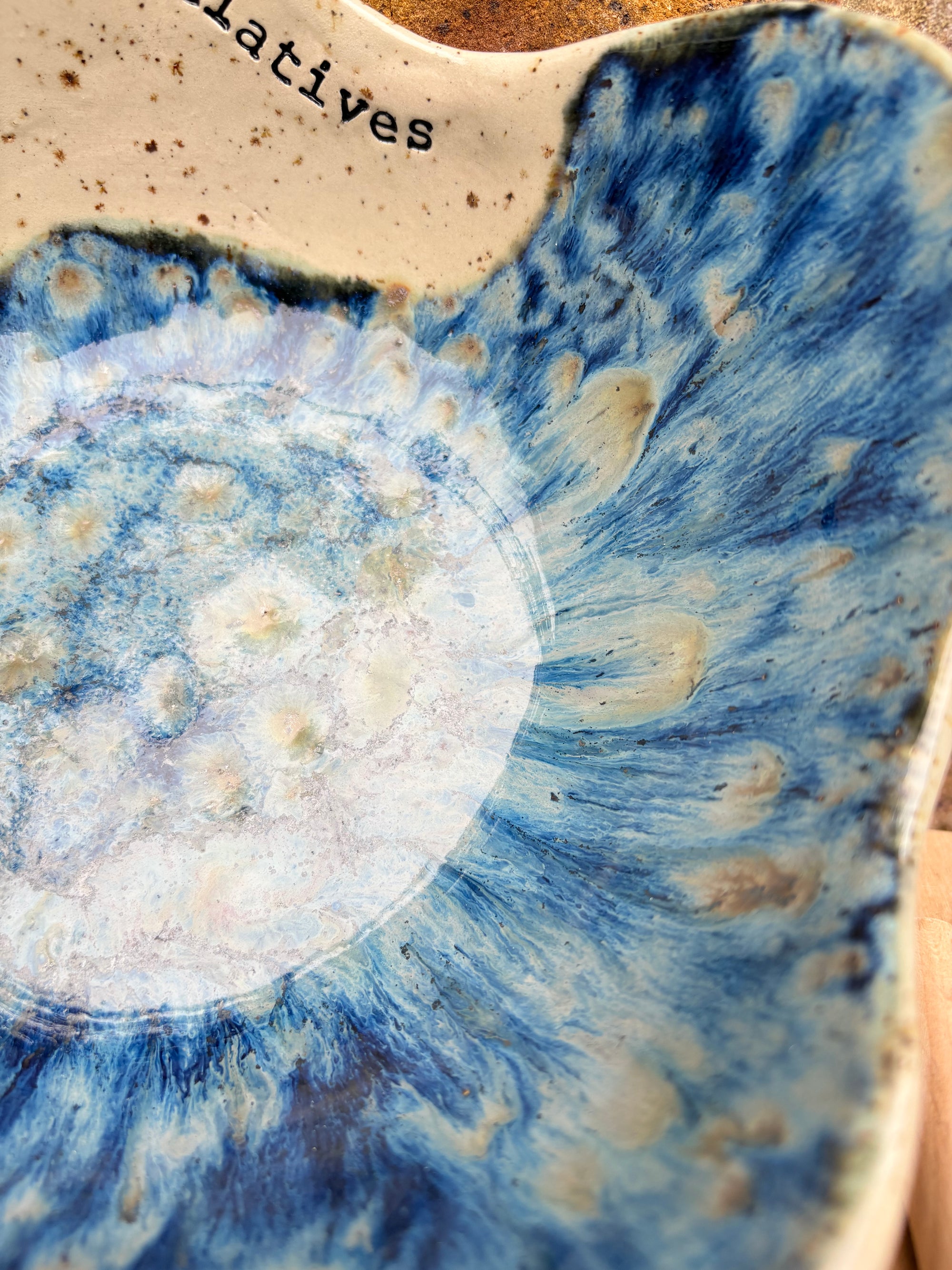 Oscar Wilde "after a good dinner, one can forgive anybody, even one's relatives" bowl