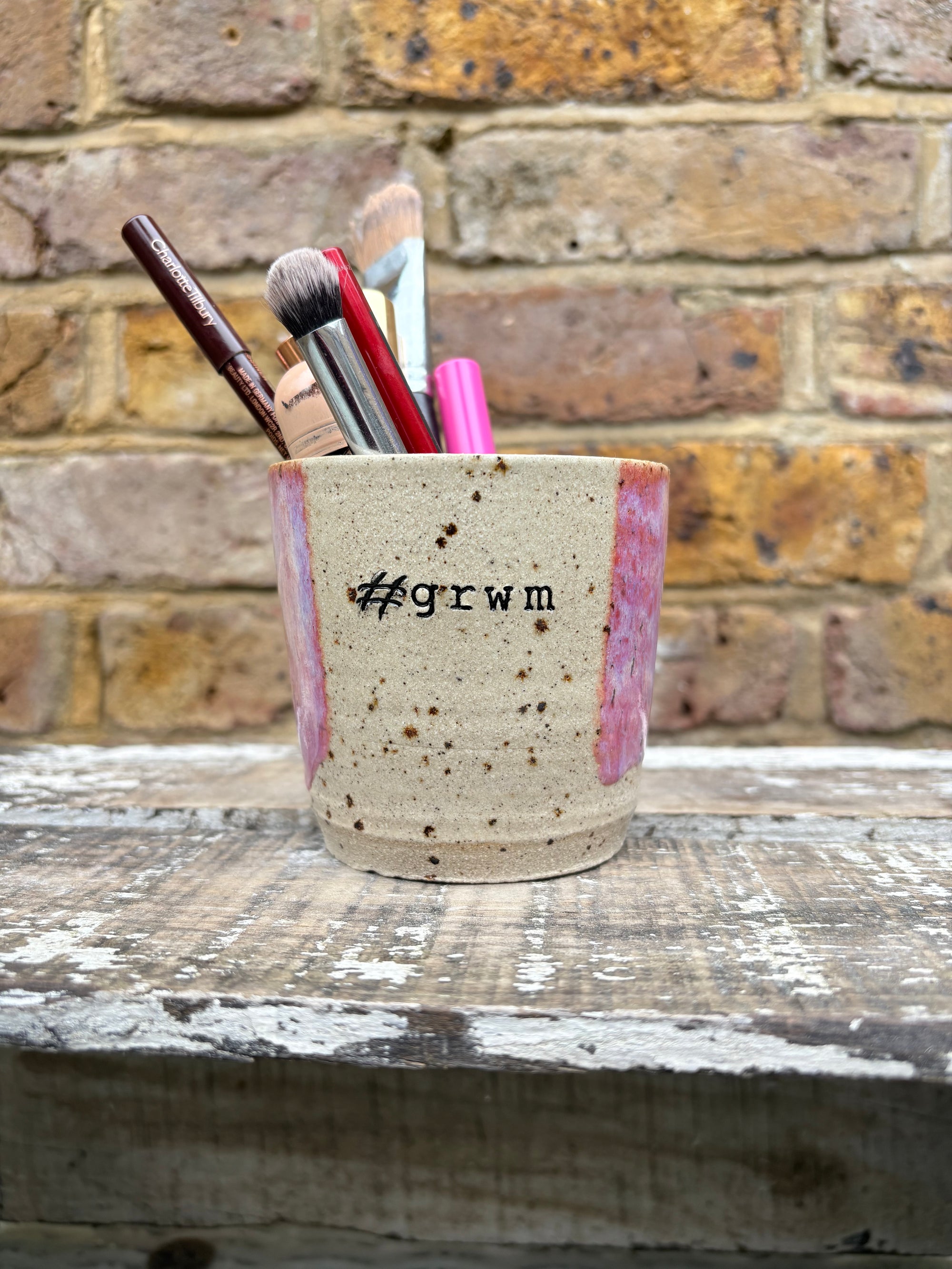 "#grwm” make up holder (pink)