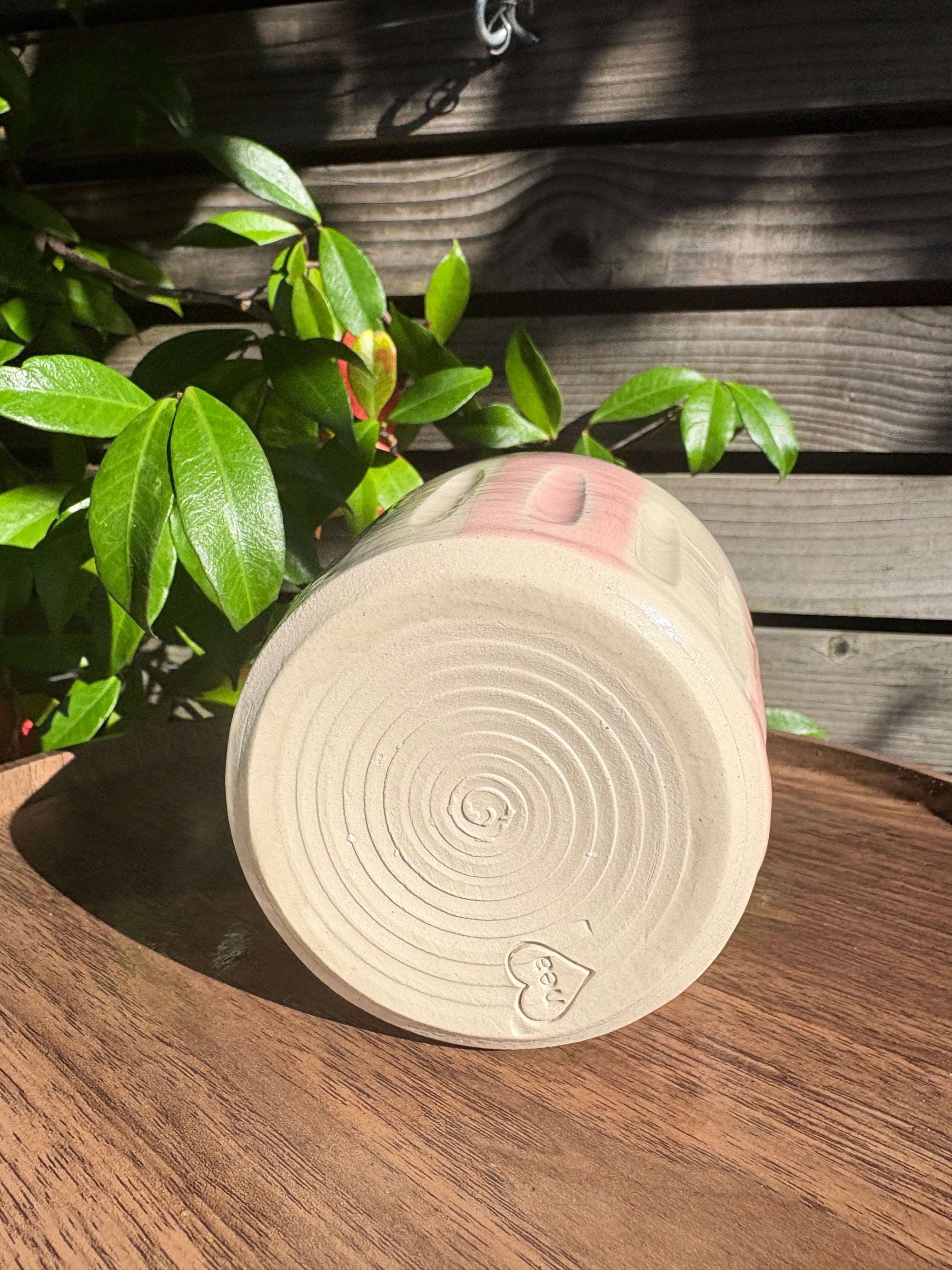 "fuck off, i'm watching the traitors" mug (no handle/pink/grooves, 320ml)