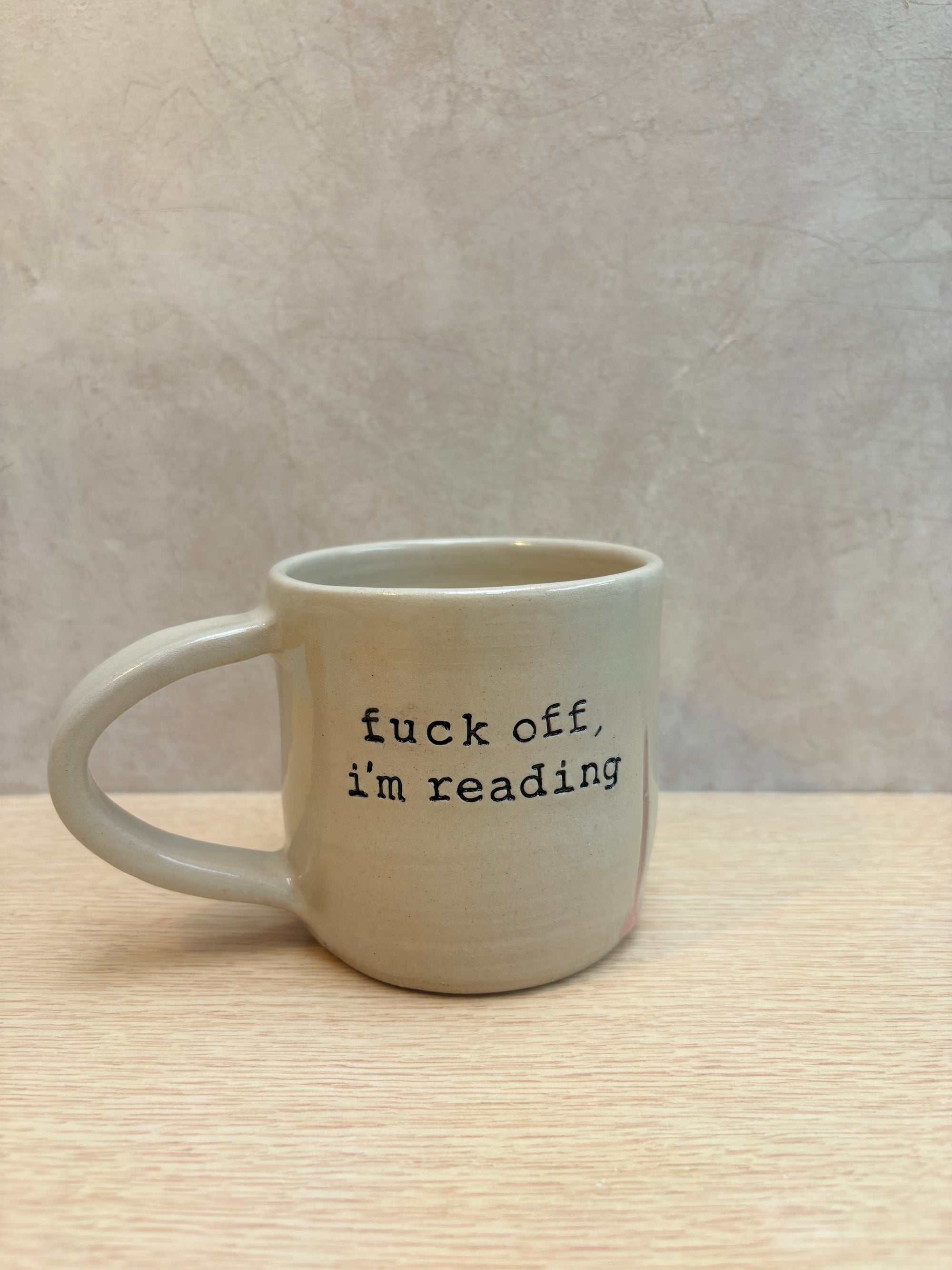 “Fuck off i'm reading" mug (Pale Pink Grooves)