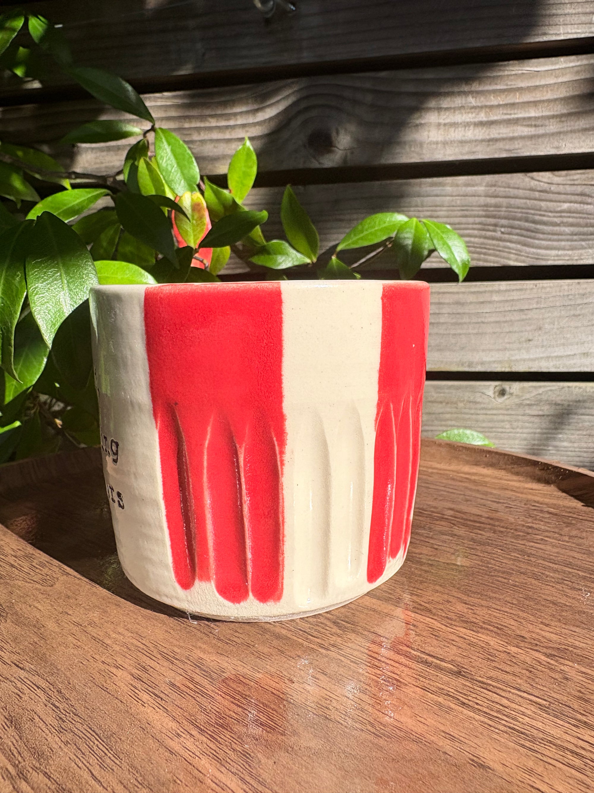 "fuck off, i'm watching the traitors" mug (no handle/red/ grooves, 360ml)