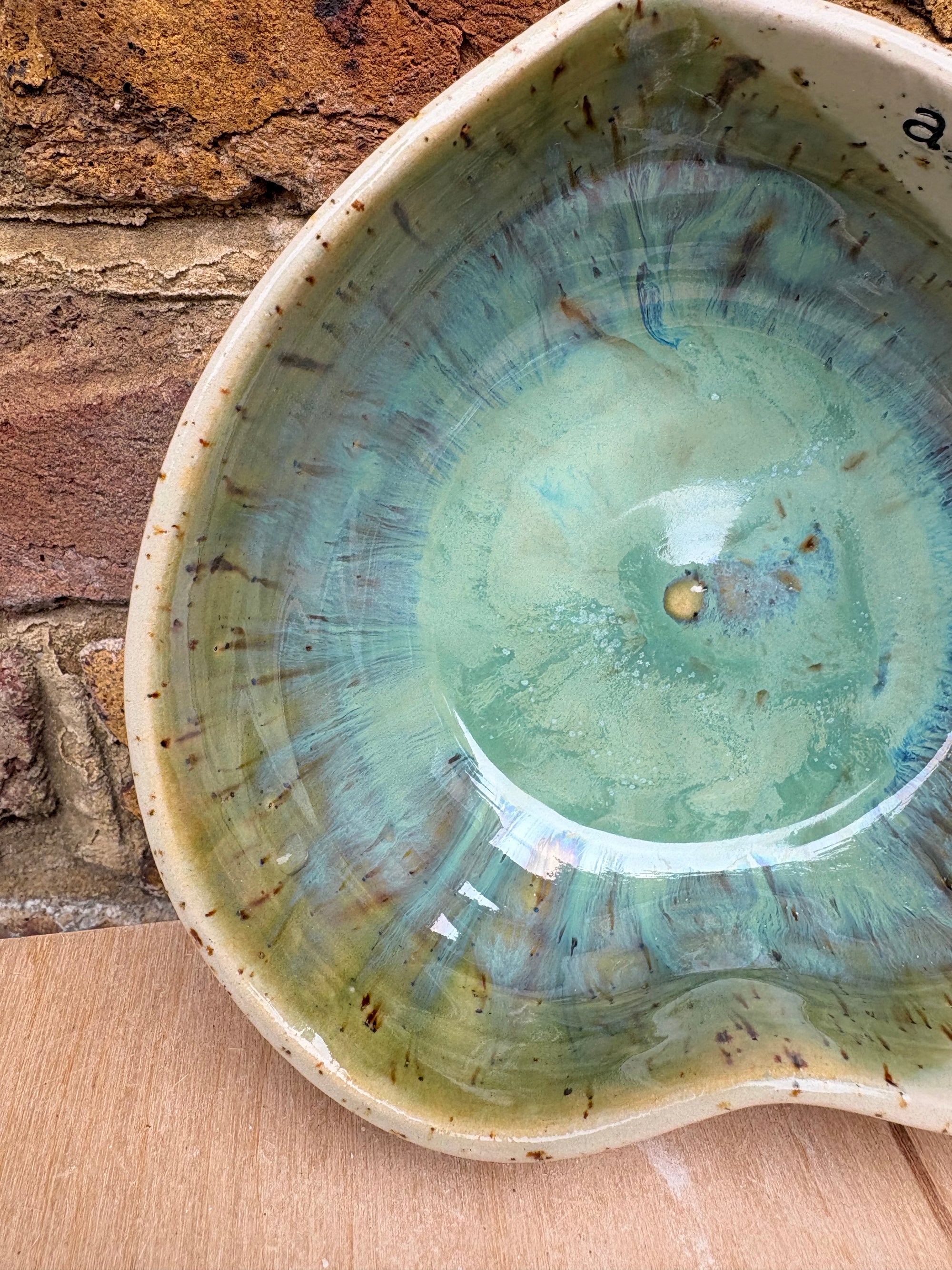 "all you need is love" snack bowl (green dream)