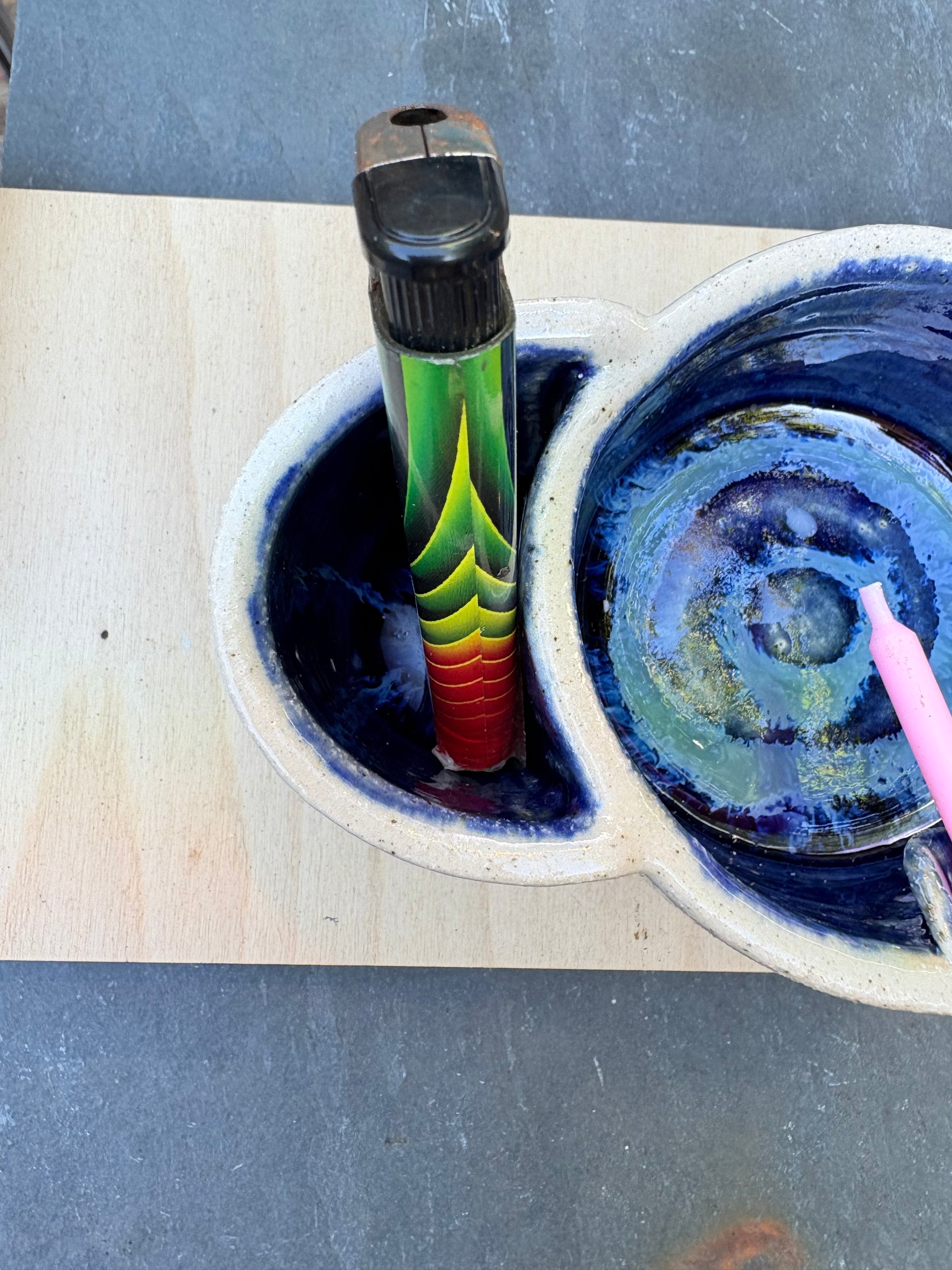 Ashtray with lighter holder (deep blue)