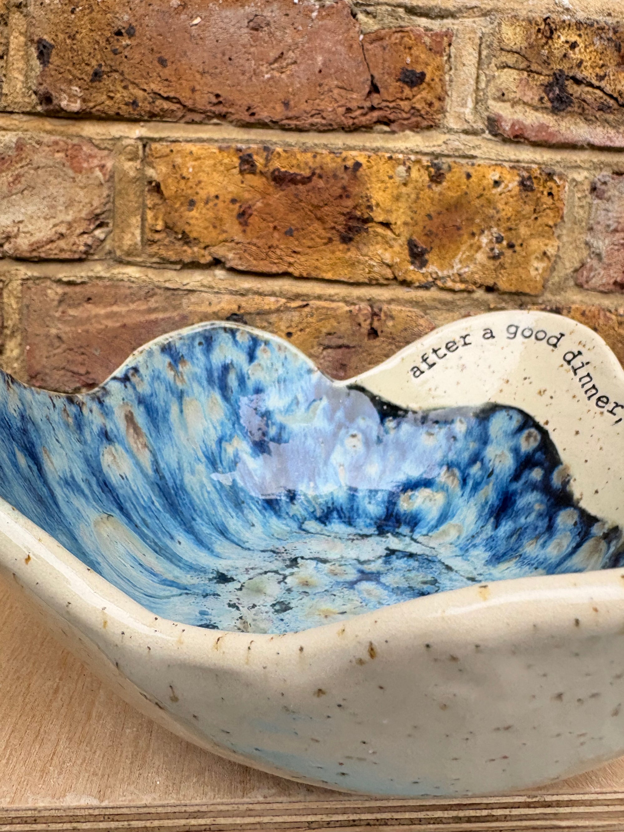 Oscar Wilde "after a good dinner, one can forgive anybody, even one's relatives" bowl