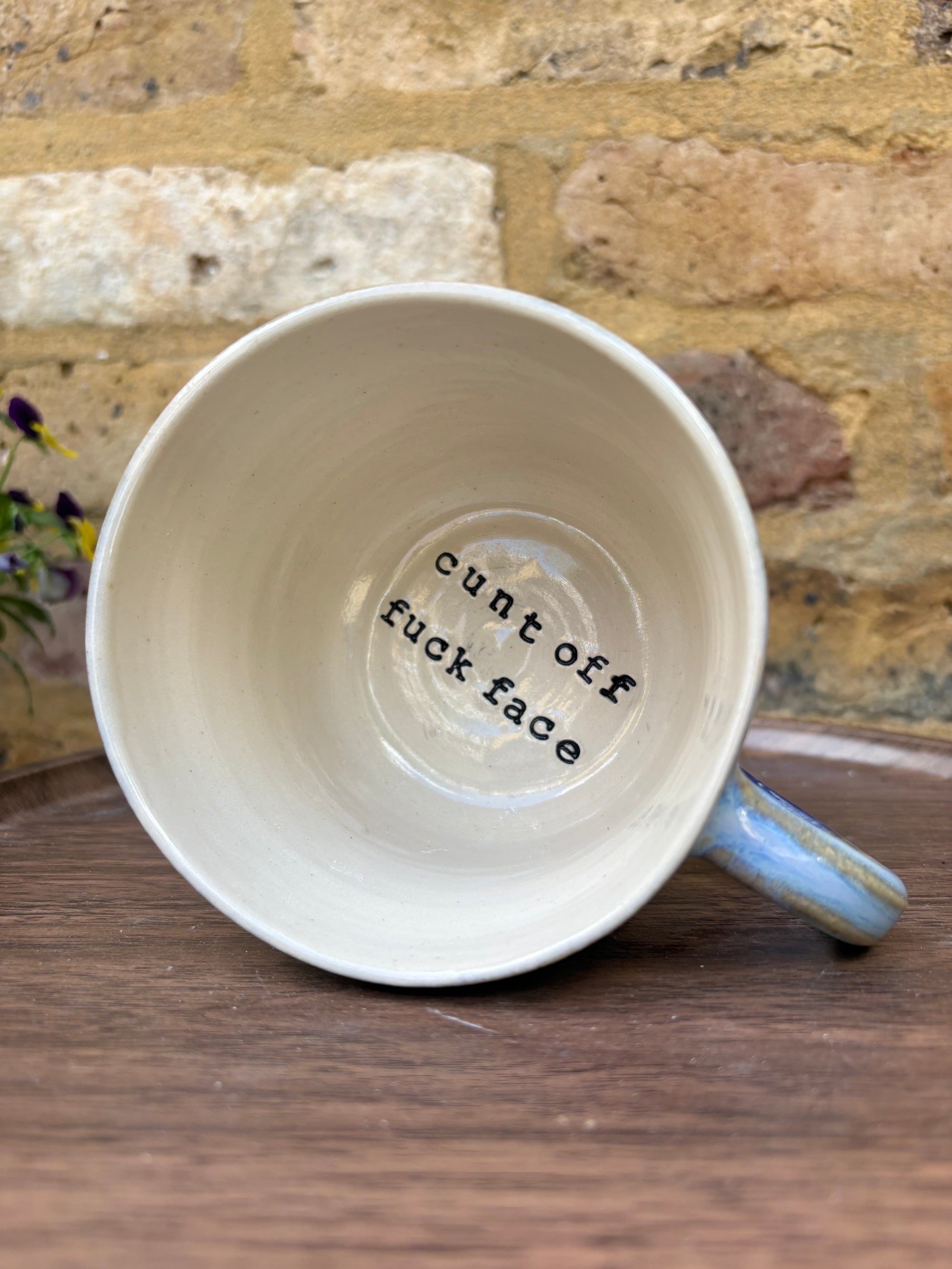 "cunt off fuck face” mug (blue, grooves)