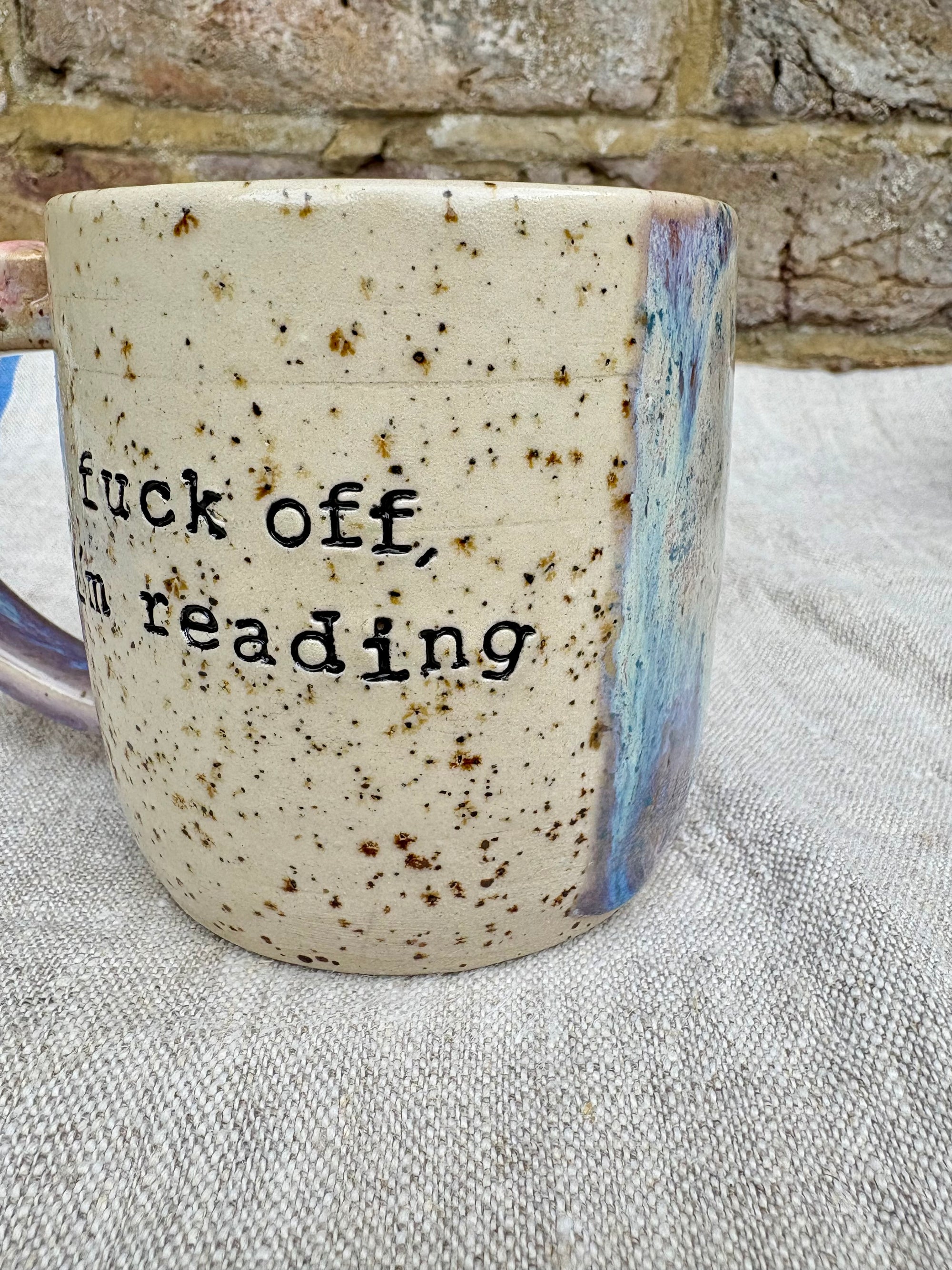 “Fuck off i'm reading" mug (Lilac Dream)