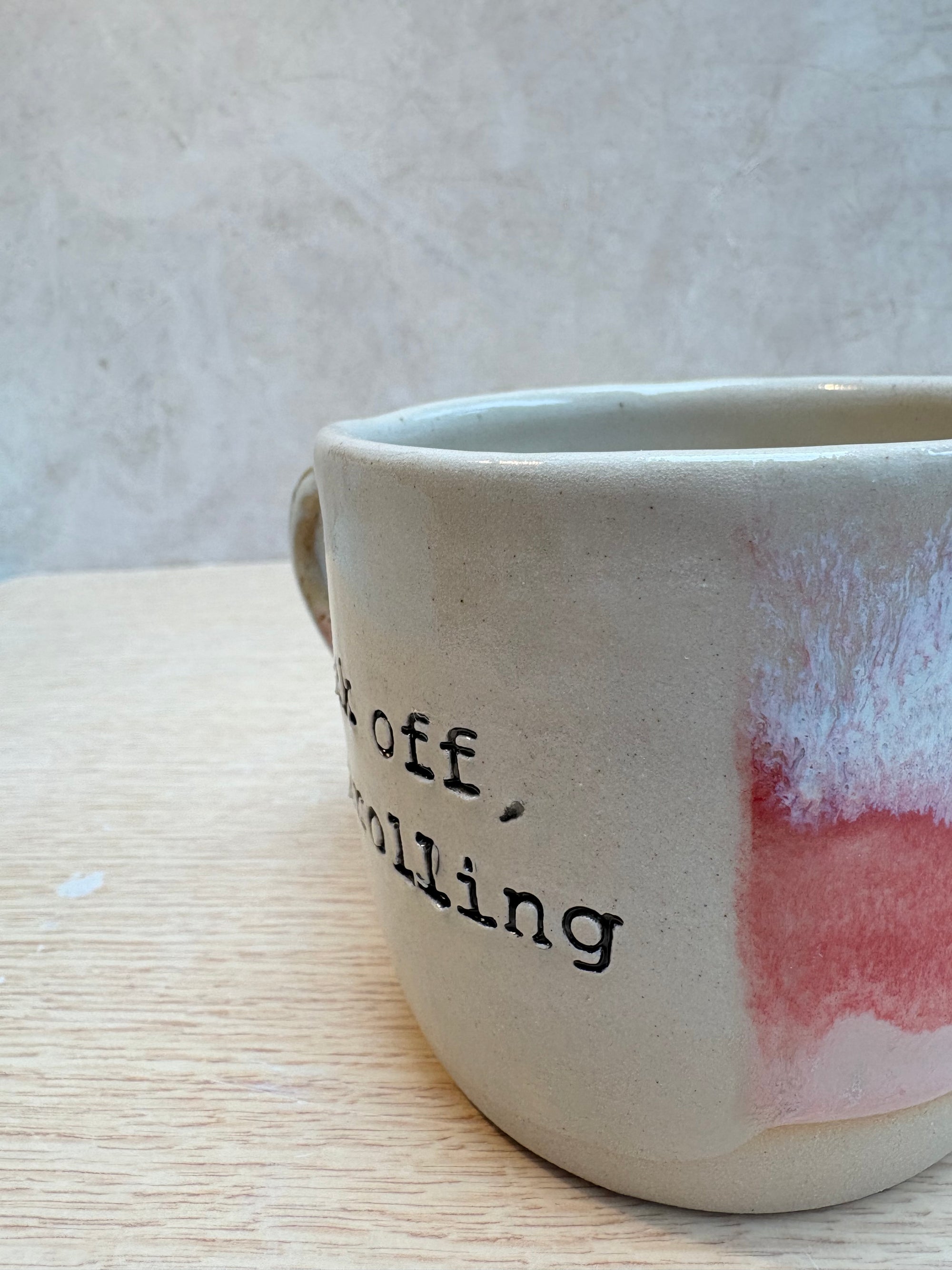 “Fuck off i'm reading" mug (Pink Raspberry Ripple) (smaller)